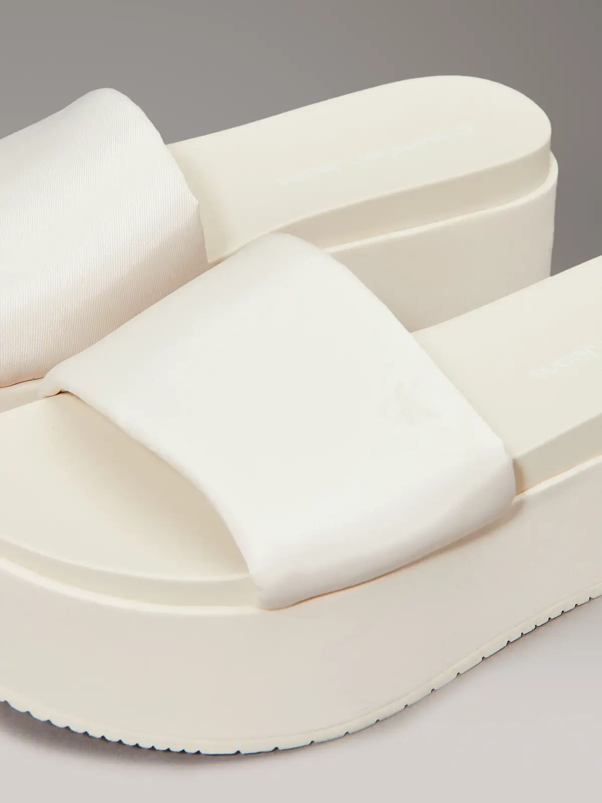 Calvin Klein FLATFORM SANDAL SLID, AEO Krem Kadın Terlik