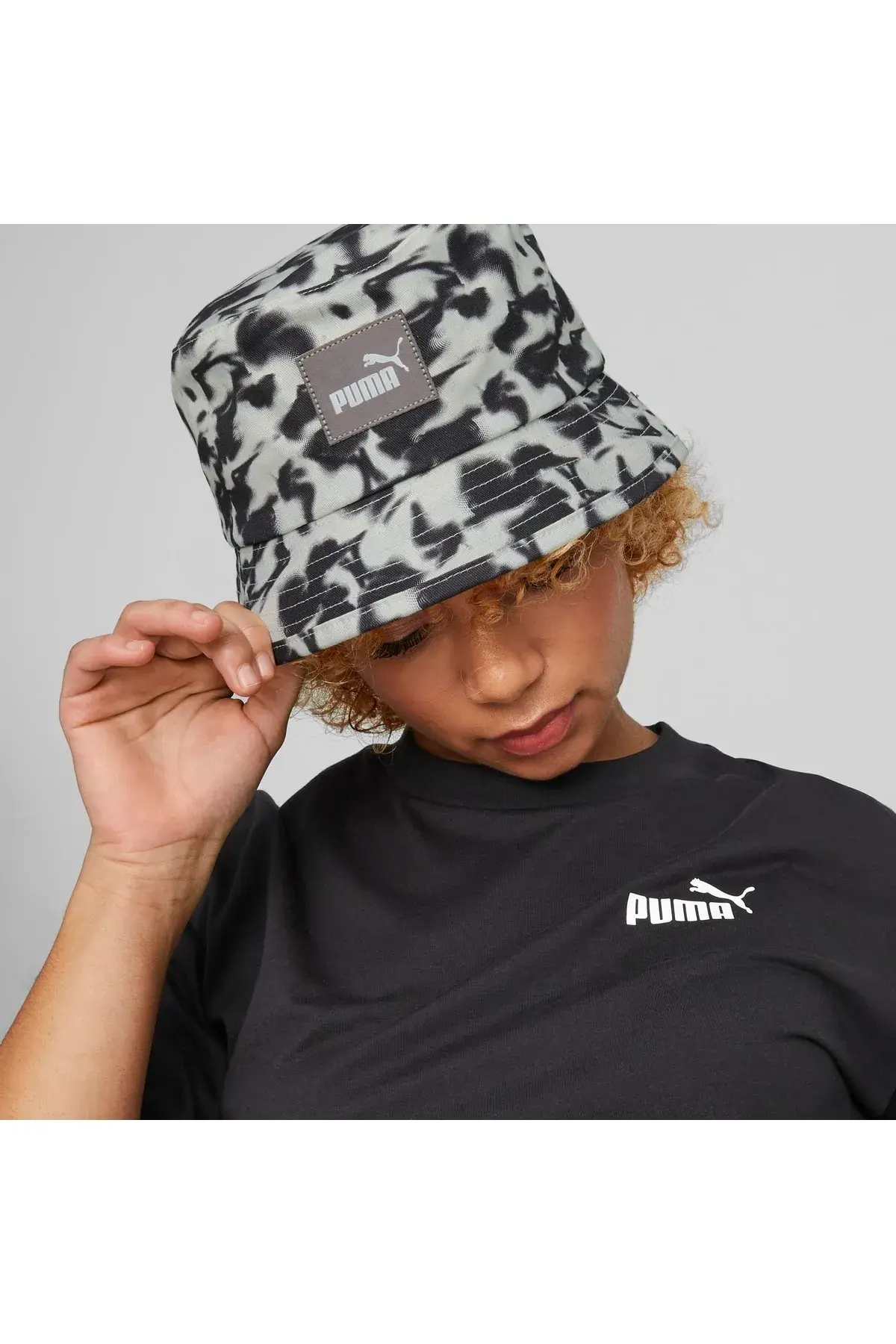 PUMA Core Siyah - Beyaz Desenli Kadın Balıkçı Şapka