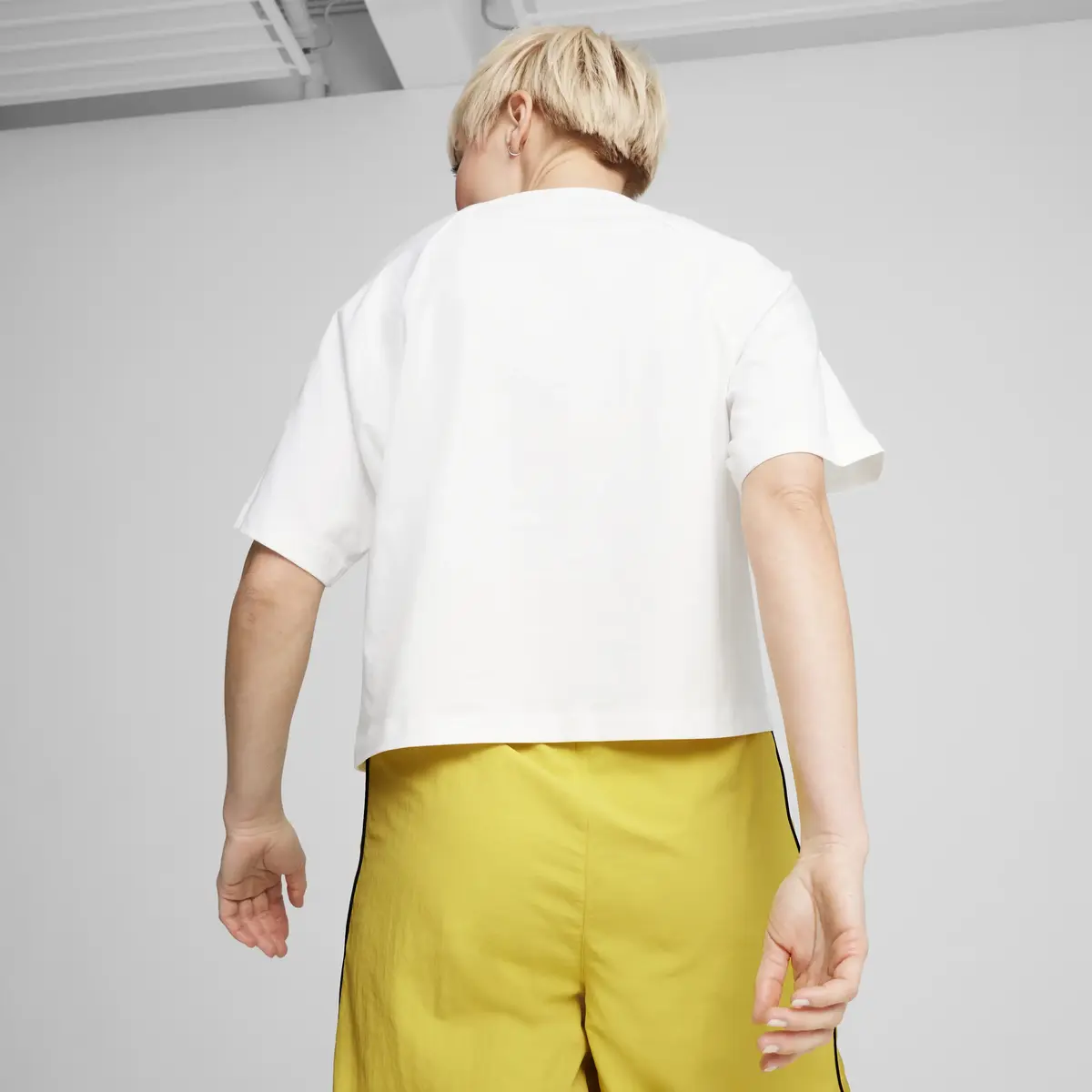 Puma CLASSICS Relaxed Tee Beyaz Kadın T-Shirt