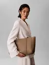 Calvin Klein EMBLEM HW PEBBLE TOTE Kahverengi Kadın Tote Çanta