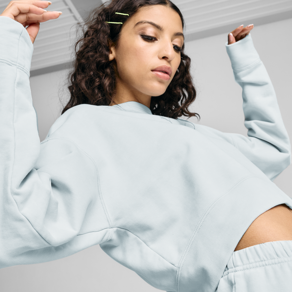 Puma DARE TO Relaxed Washed Crew Mavi Kadın Sweatshirt