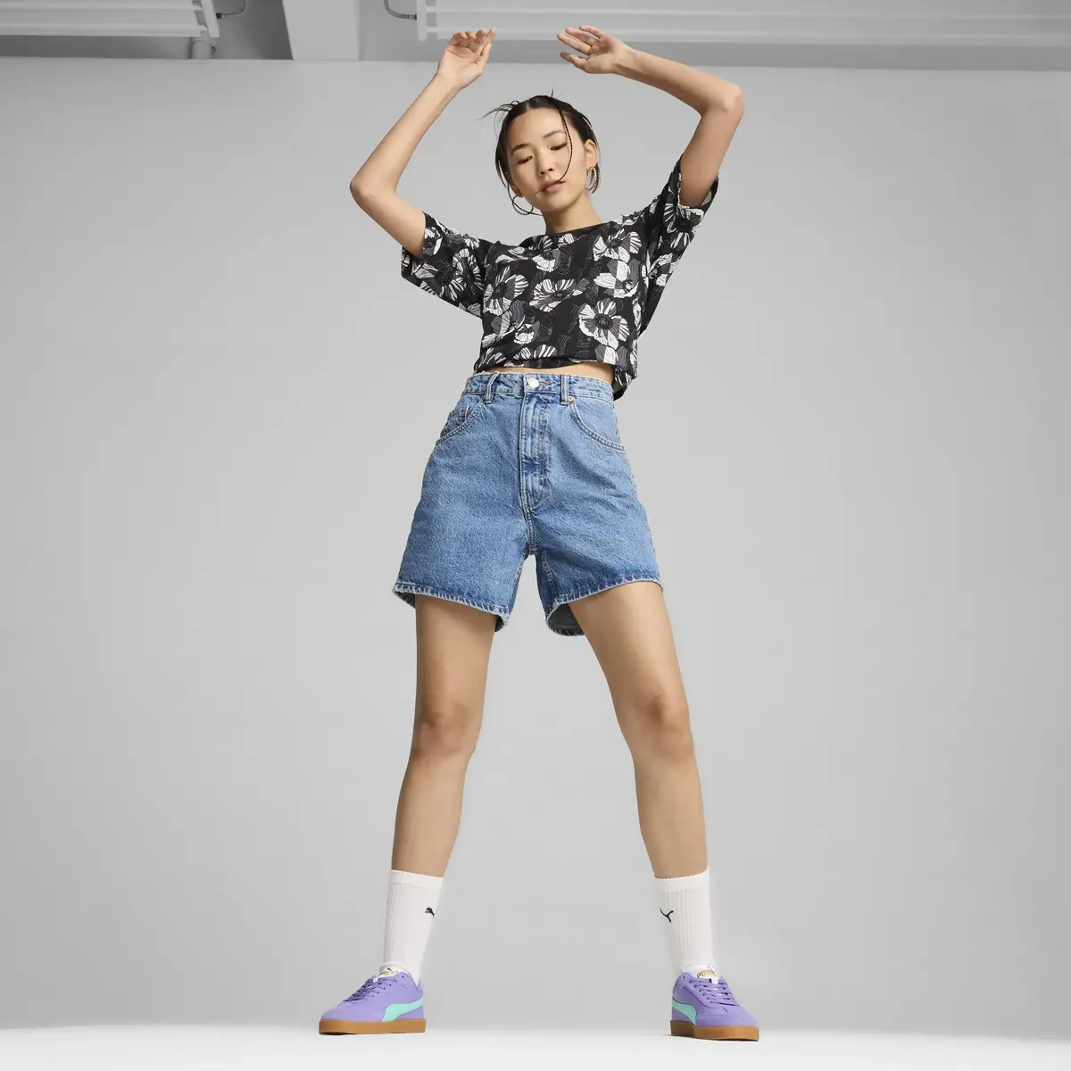 Puma ESS+ CLASS ACT AOP Tee Siyah Kadın T-Shirt