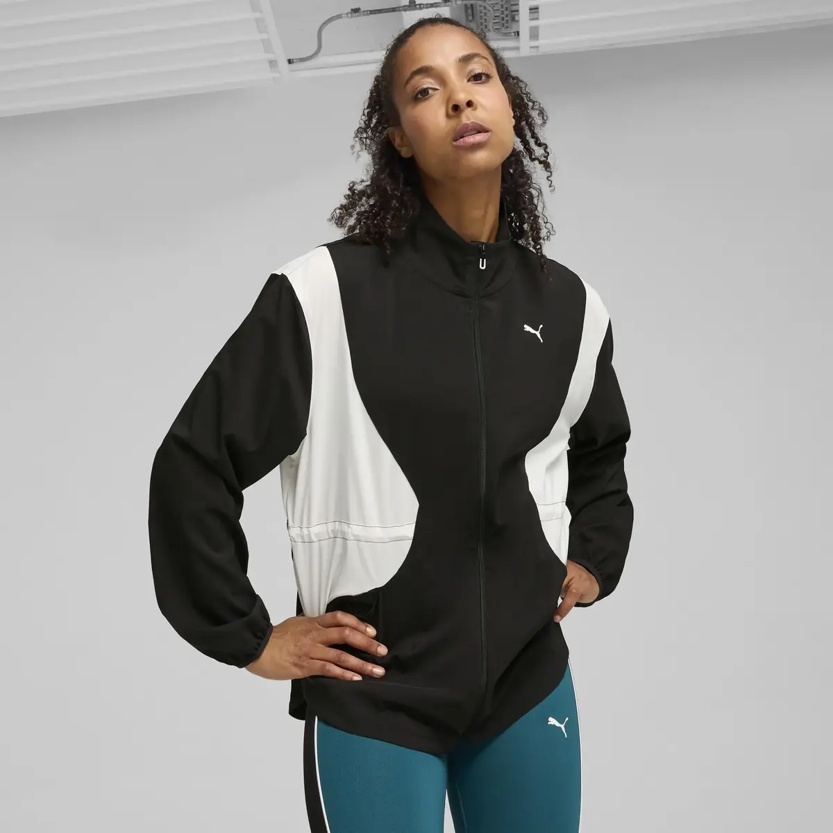 Puma TRAINING WOVEN JACKET - LONG Siyah Kadın Sweatshirt