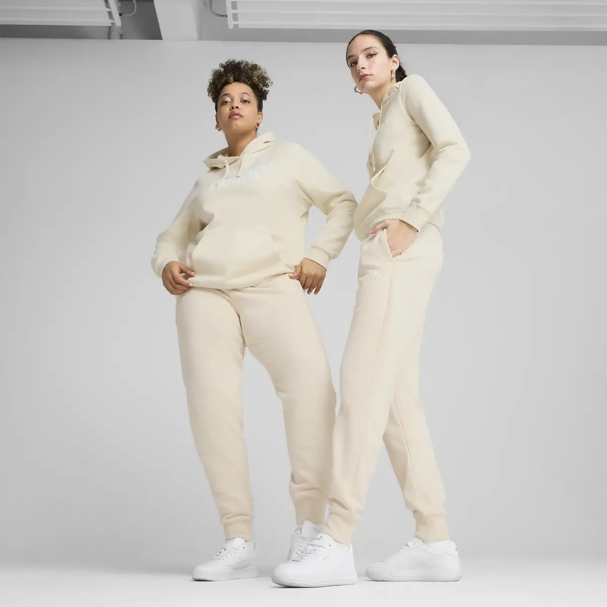 PUMA ESS No. 1 Logo Sweatpants Kadın Bej Eşofman Alt