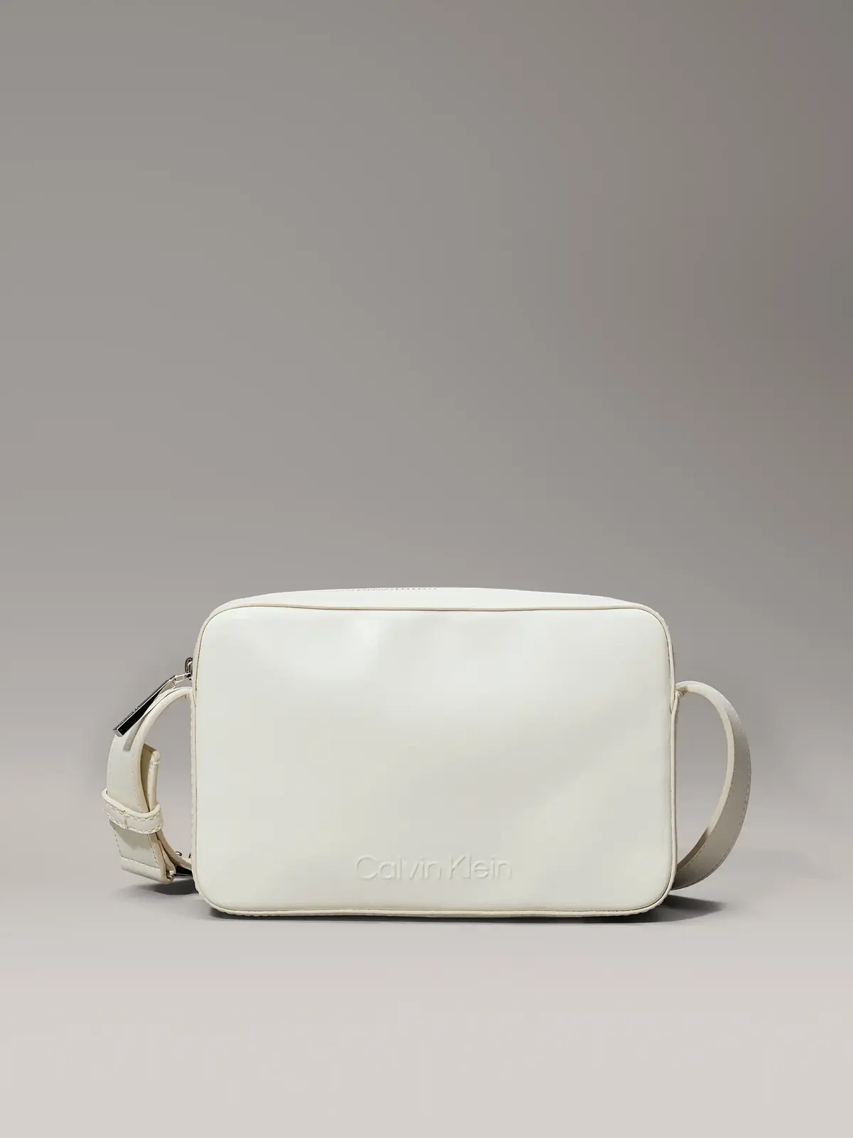 Calvin Klein EMBOSSED LOGO CAMERA, 67U Krem Kadın Çanta