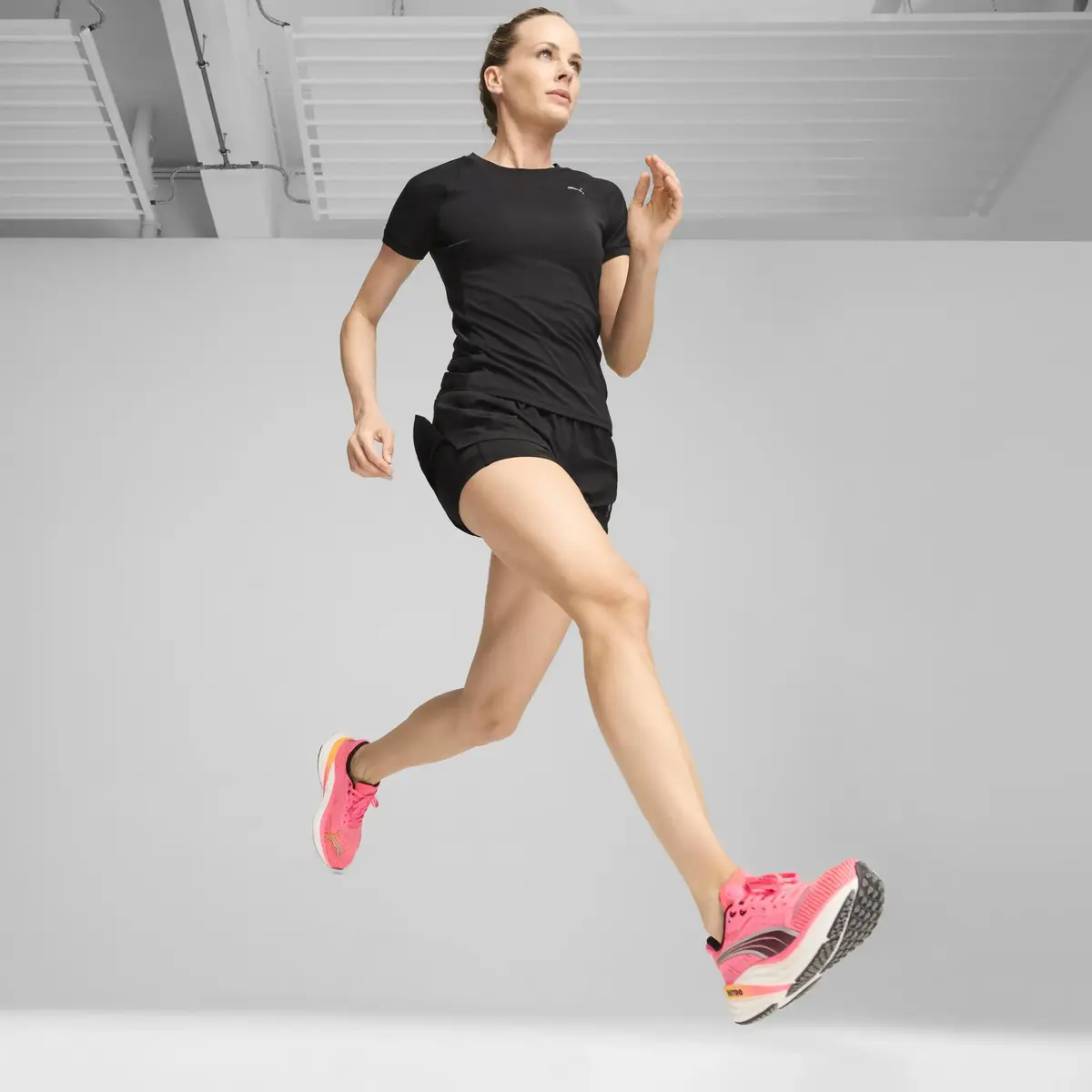 Puma RUN ULTRWVE 2IN1 VLCTY SHORT Siyah Kadın Şort