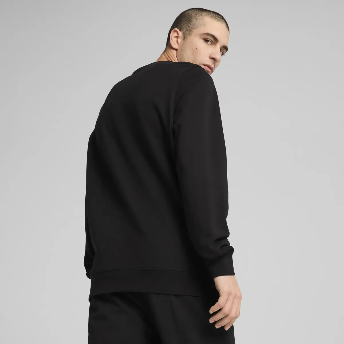 PUMA ESS ELEVATED Crew TR Siyah Erkek Sweatshirt