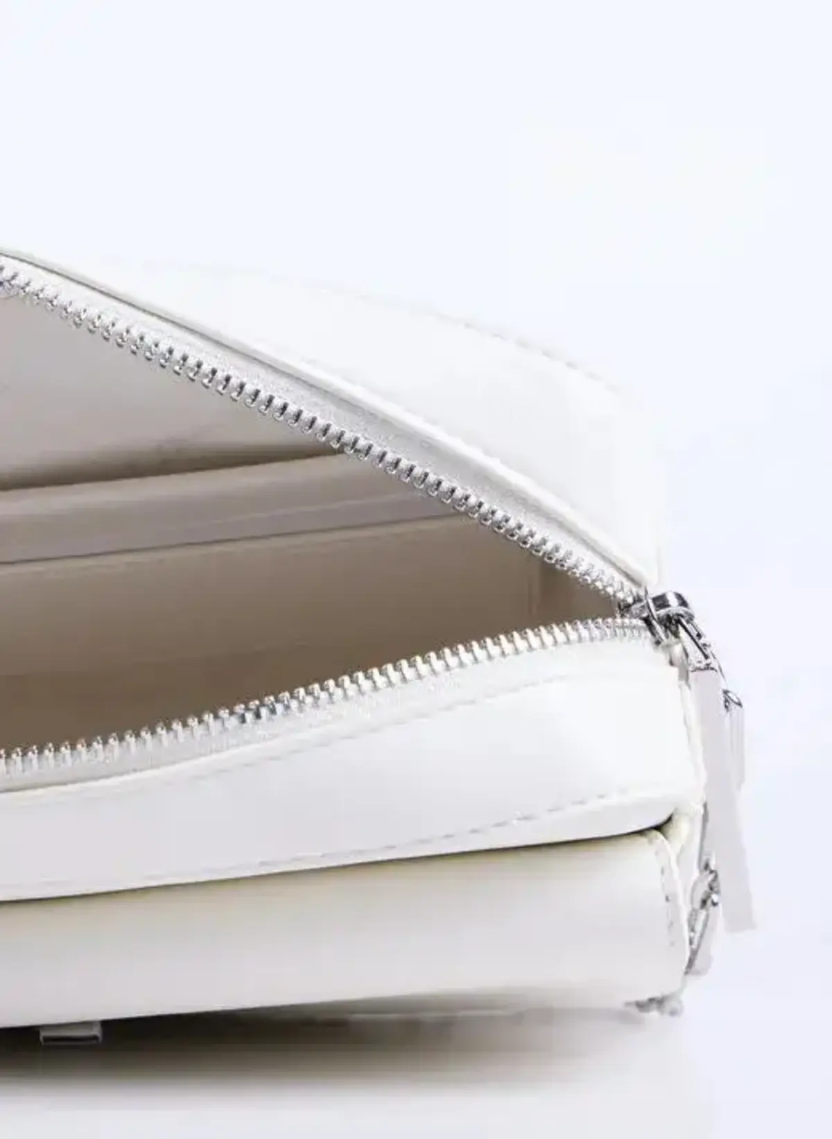 Calvin Klein CK RE-LOCK POCKET CAMERA BAG Beyaz Kadın El Çantası