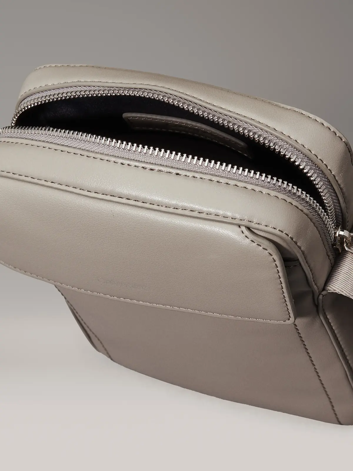 Calvin Klein CK SLEEK REPORTER S, PEO Gri Erkek Çanta