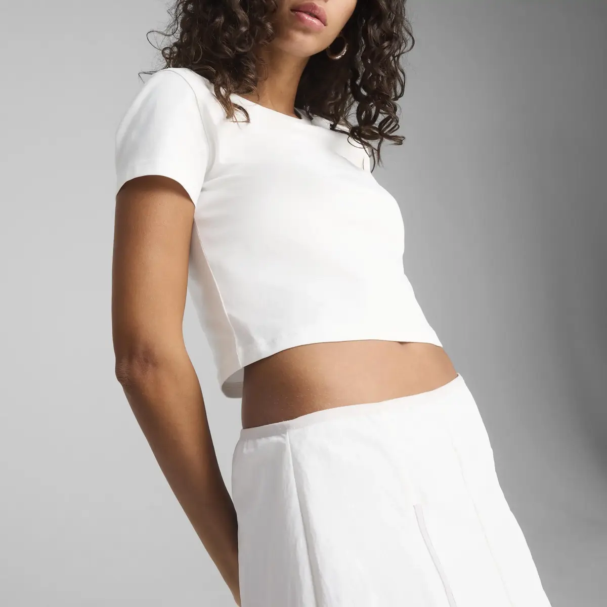 PUMA WARDROBE ESS Baby Tee Beyaz Kadın Crop
