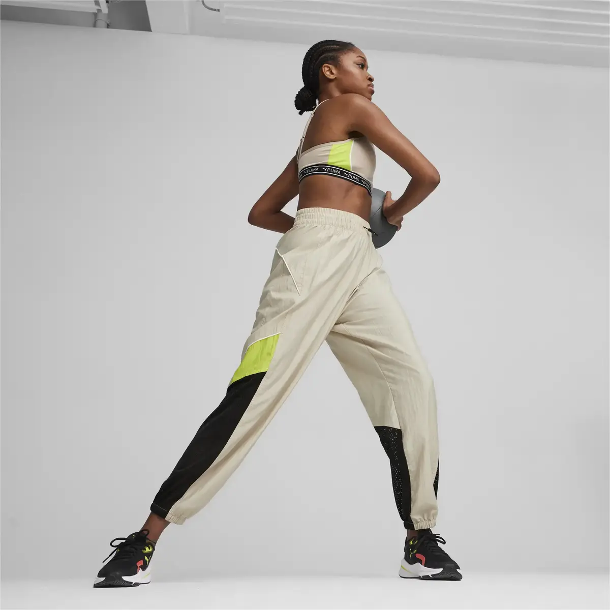 Puma FIT MOVE WOVEN JOGGER Bej Kadın Eşofman Altı