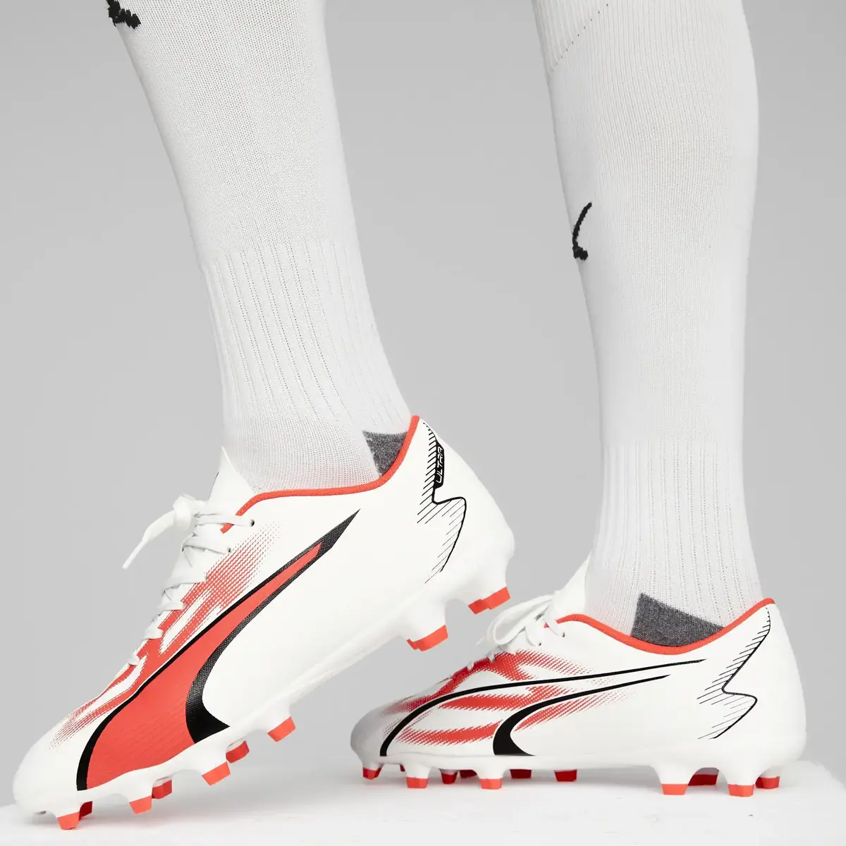 Puma ULTRA PLAY FG/AG Beyaz Erkek Halı Saha Ayakkabısı