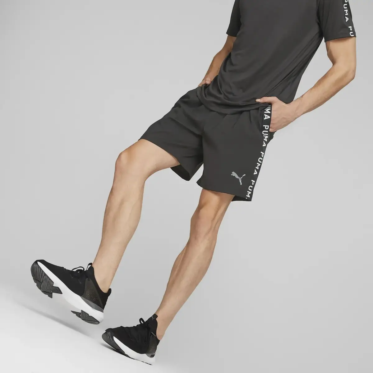 PUMA FIT 7" TAPED WOVEN SHORT Erkek Siyah Antrenman Şort