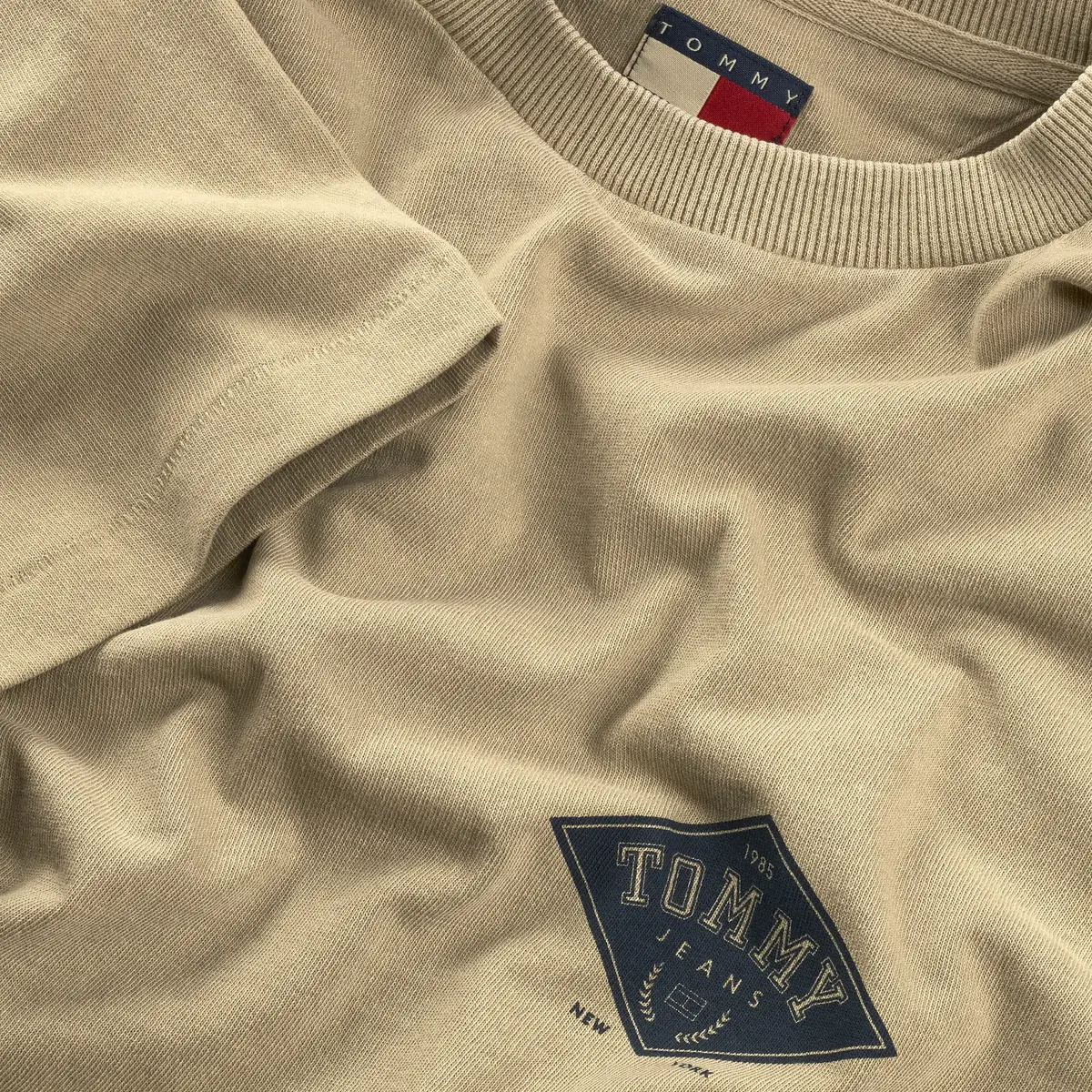 Tommy Hilfiger TJM RLX VARSITY GRAP, ACT Bej Erkek T-Shirt & Polo