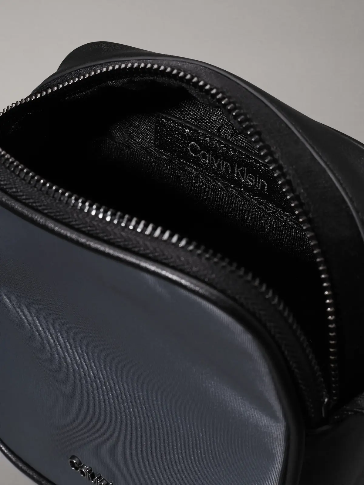 Calvin Klein CK EST. NYLON CUBE R Erkek Gri Omuz Çanta