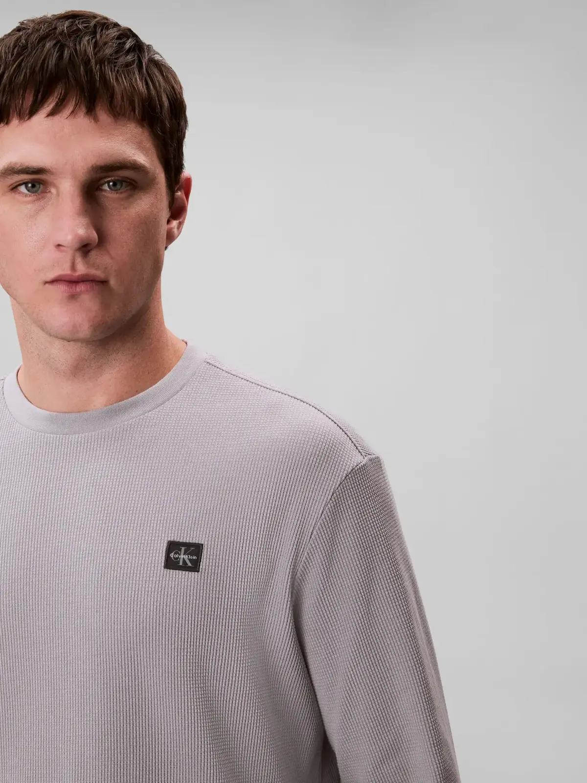Calvin Klein LS WAFFLE BADGE CREW, RO2 Gri Erkek Sweatshirt