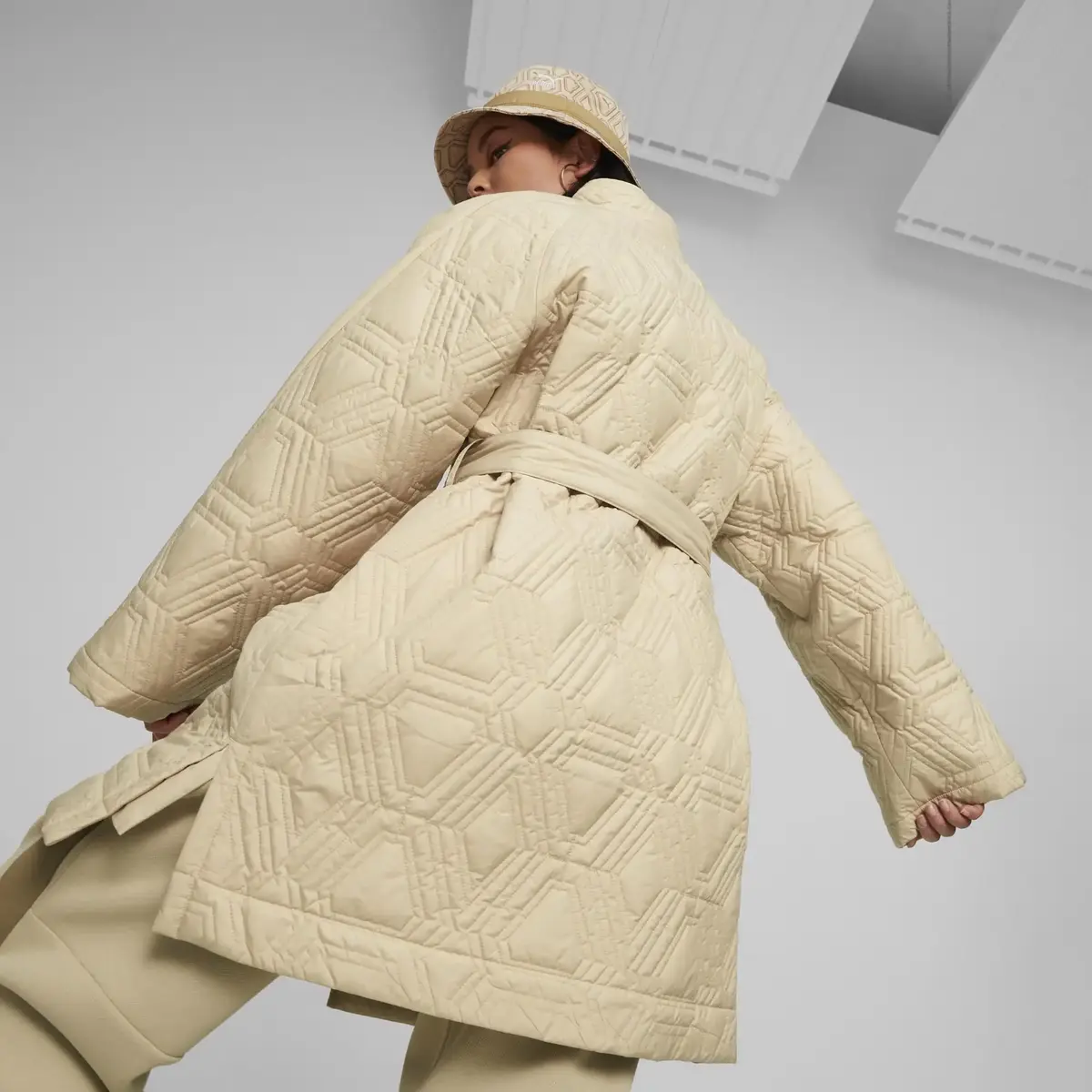 PUMA LUXE SPORT T7 AOP Robe Coat Bej Kadın Mont