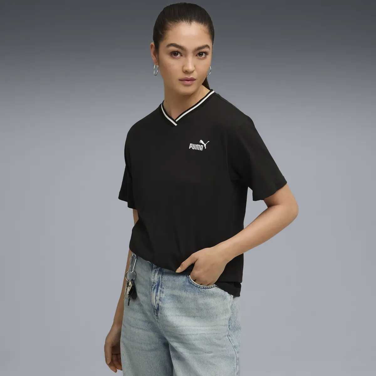 Puma ESS Relaxed V-Neck Tee Siyah Kadın T-Shirt