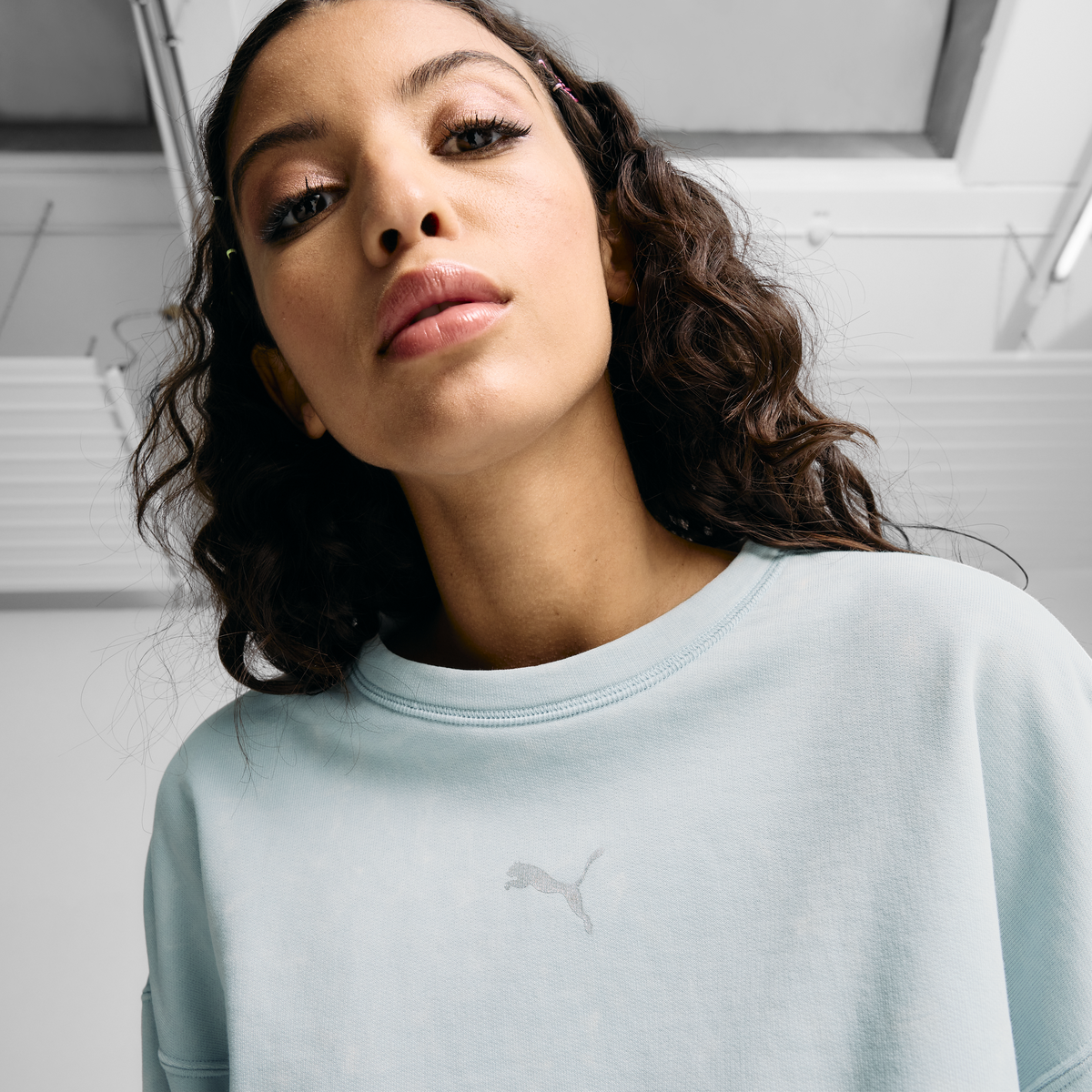 Puma DARE TO Relaxed Washed Crew Mavi Kadın Sweatshirt