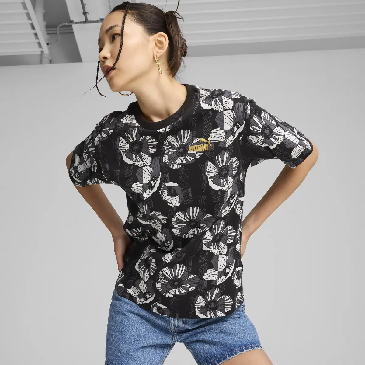 Puma ESS+ CLASS ACT AOP Tee Siyah Kadın T-Shirt