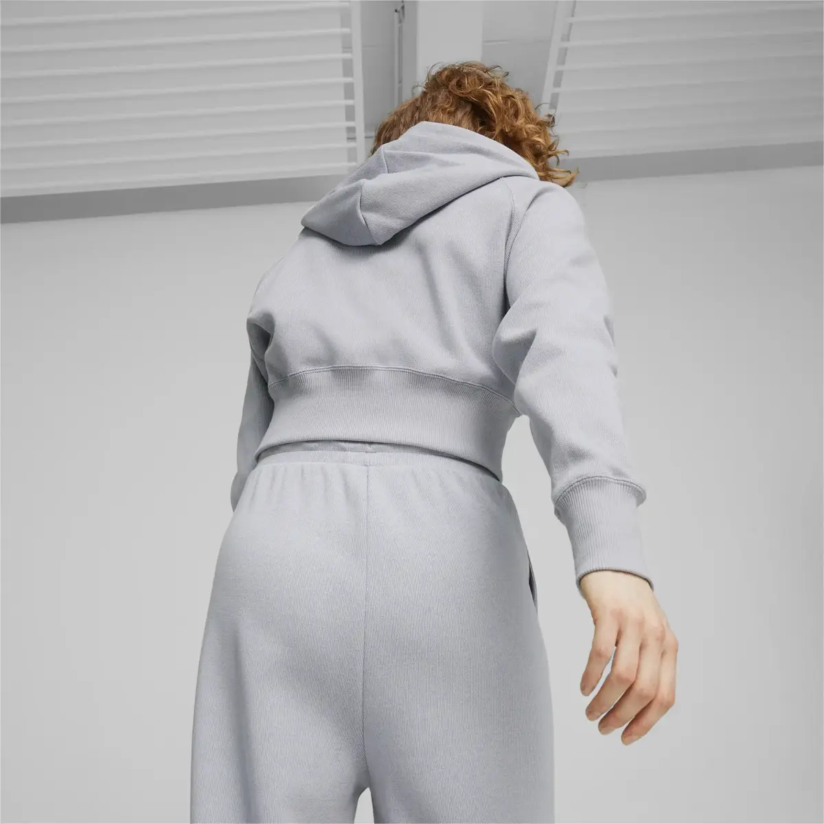Puma CLASSICS+ Relaxed Cropped Hoodie Gri Kadın Hoodie