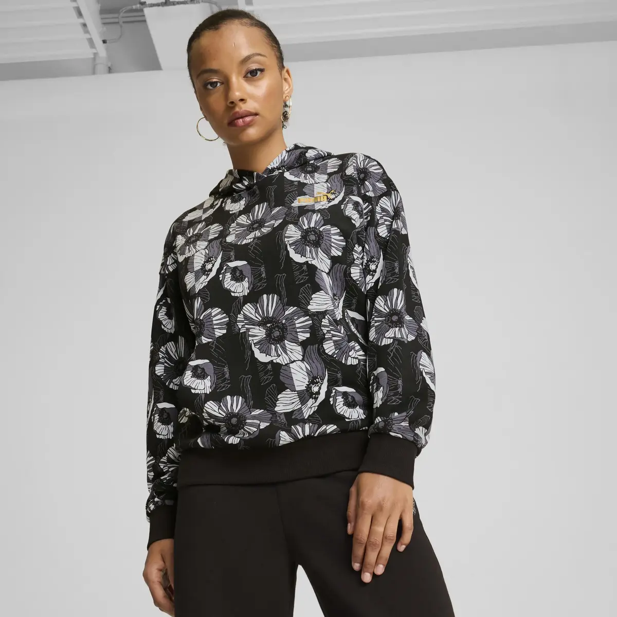Puma ESS+ CLASS ACT AOP Hoodie Siyah Kadın Hoodie