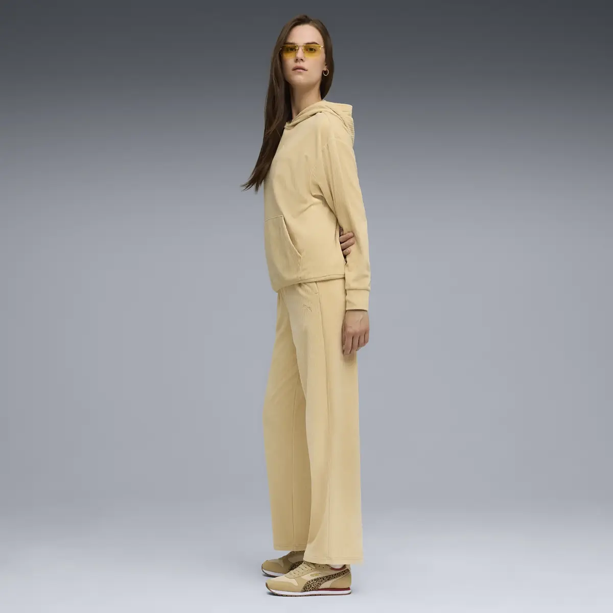 Puma ESS ELEVATED Velour Hoodie Sarı Kadın Kadife Kapişonlu Sweatshirt