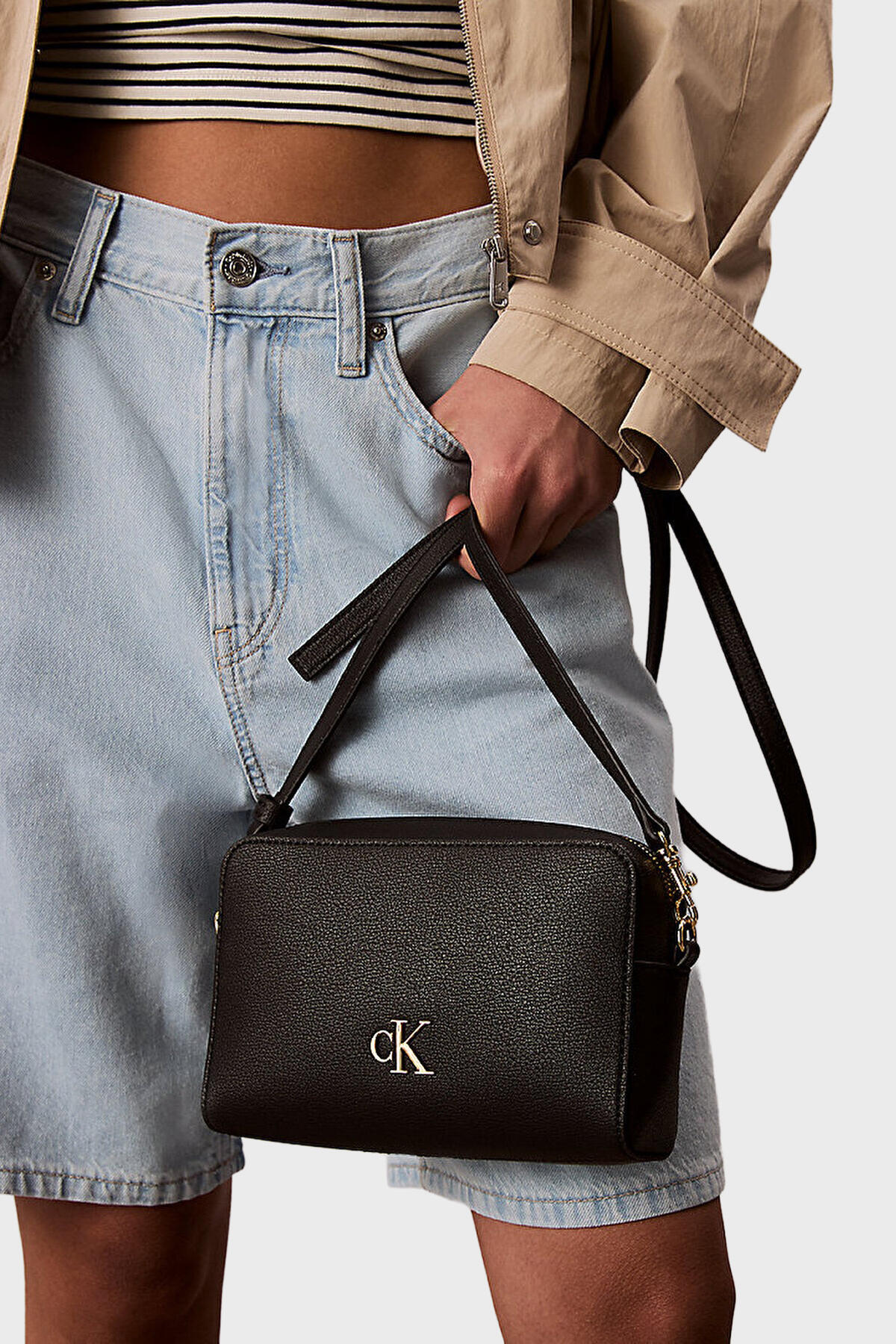 Calvin Klein MINIMAL MONOGRAM EW CAMERA BAG Siyah Kadın El Çantası