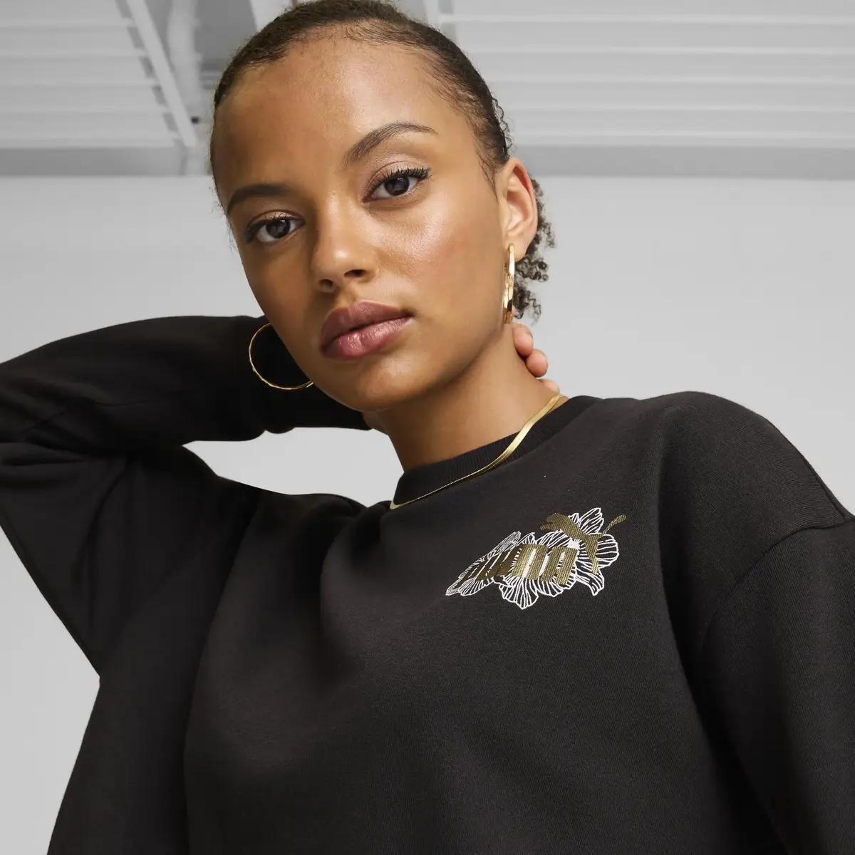 Puma ESS+ CLASS ACT Crew Siyah Kadın Sweatshirt