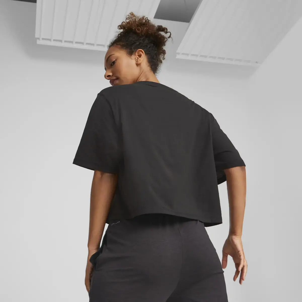 Puma WOMENS GRAPHIC BOXY CROP TEE Siyah Kadın Tank / Kolsuz Üst
