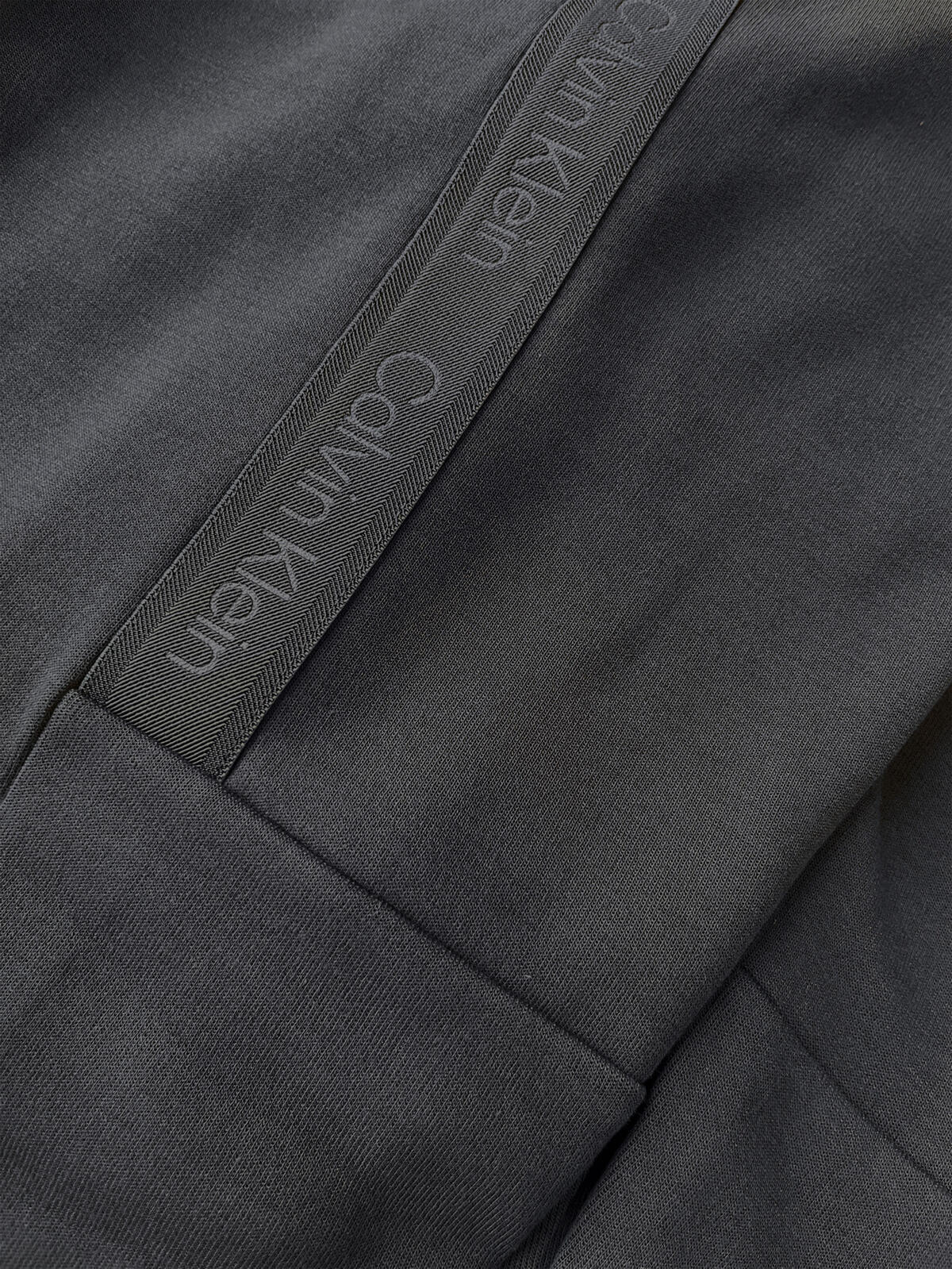 Calvin Klein TONAL DEBOSSED LOGO Erkek Gri Eşofman Altı