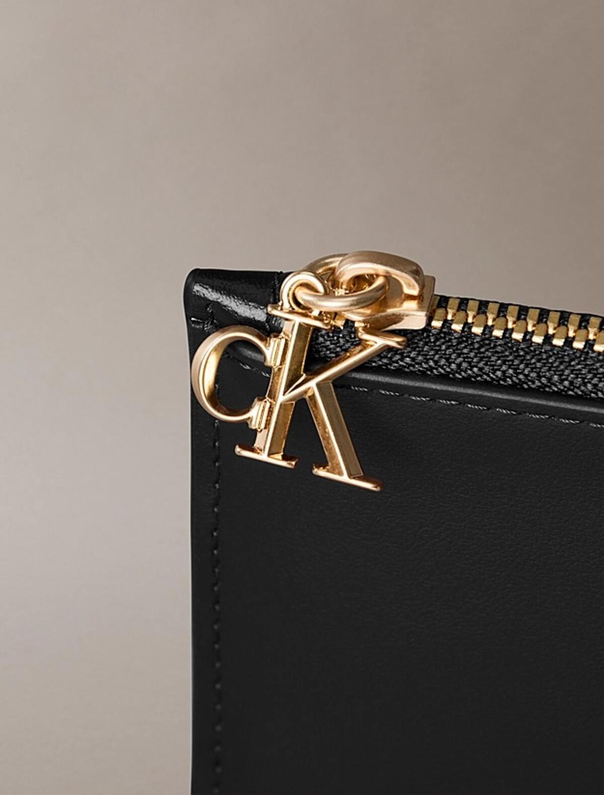 Calvin Klein CK ZIP CARDCASE 6CC Siyah Kadın Cüzdan