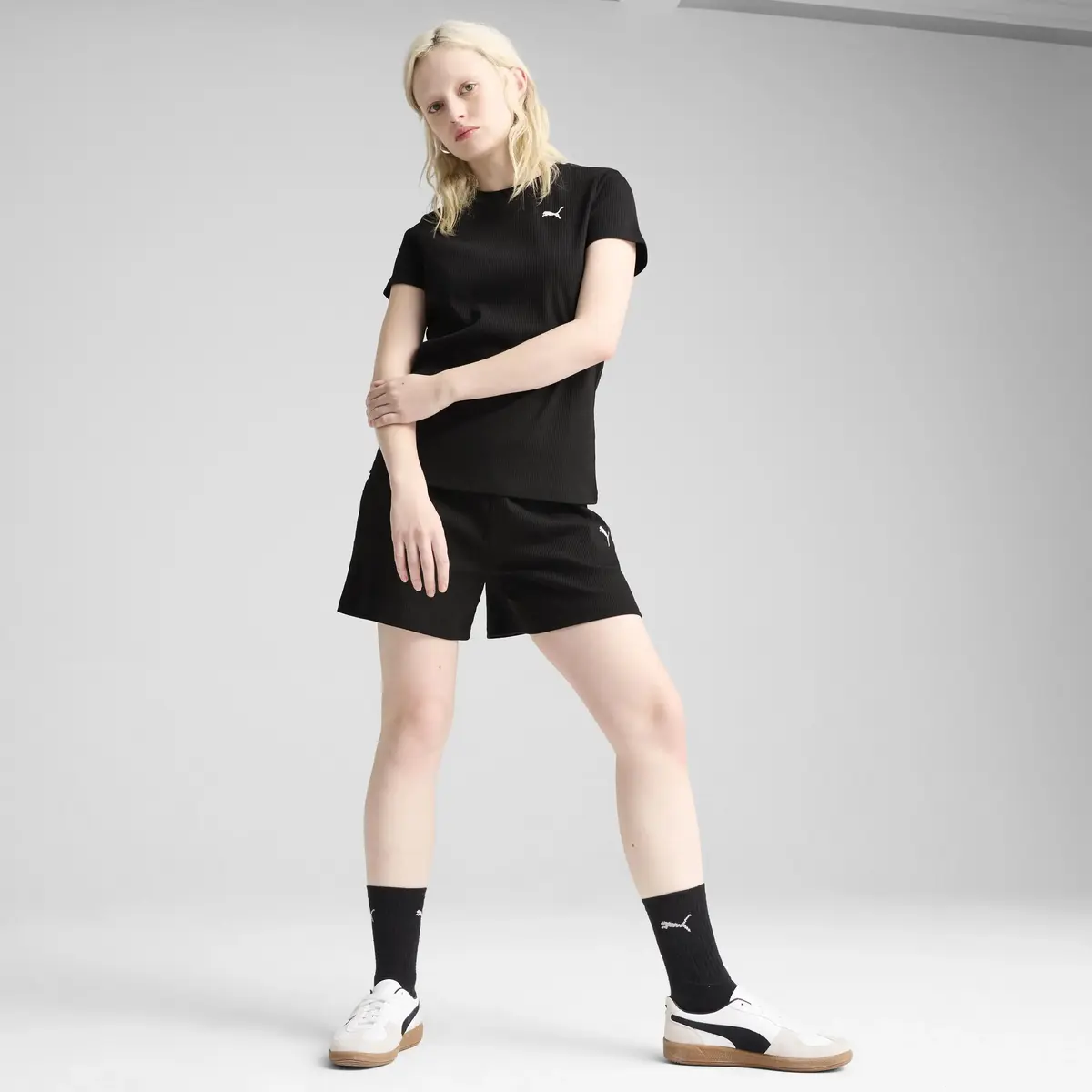 PUMA ESS ELEVATED Tee Siyah Kadın T-Shirt