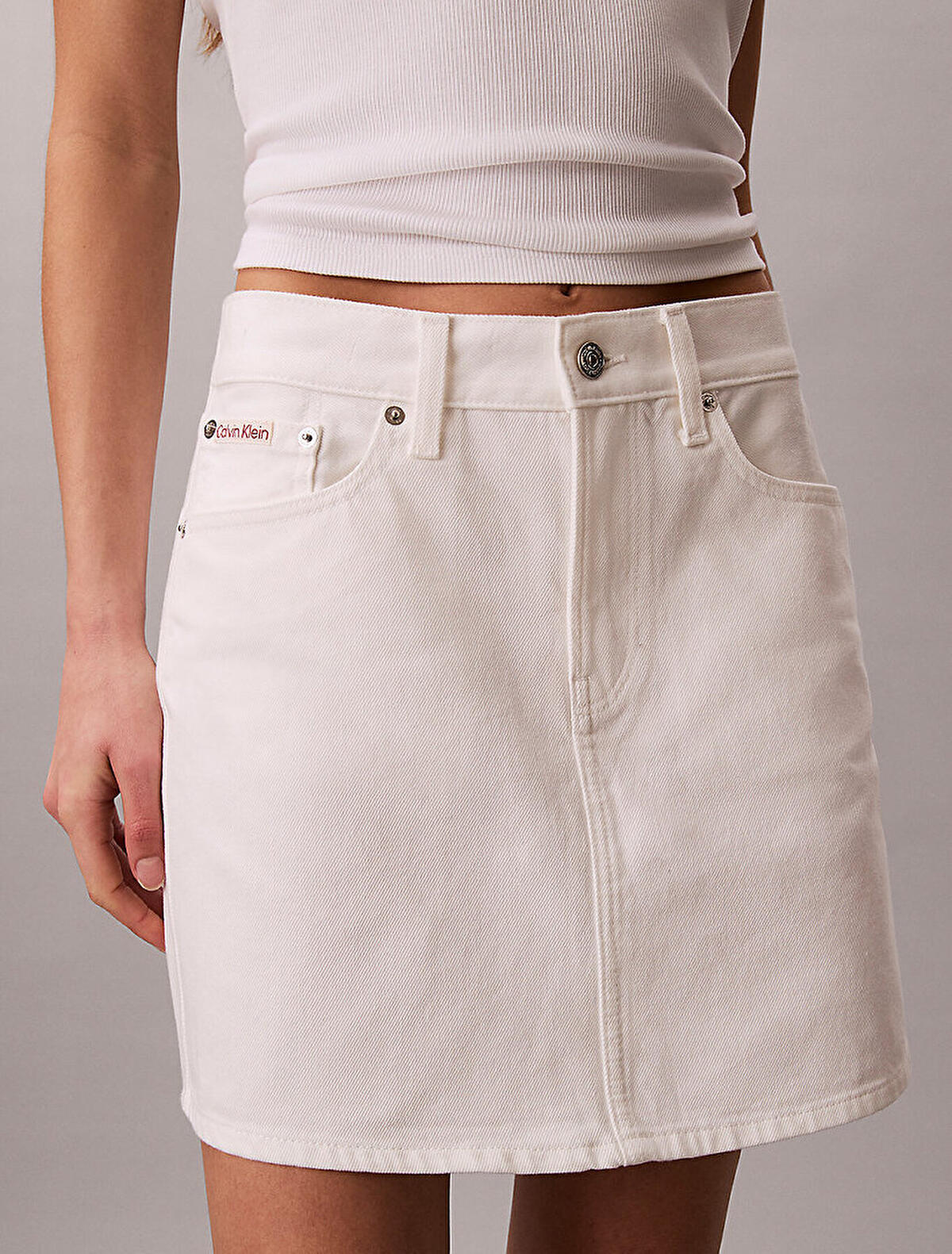 Calvin Klein 90S MINI SKIRT CHALK, ASN, 25 Beyaz Kadın Kot Etek