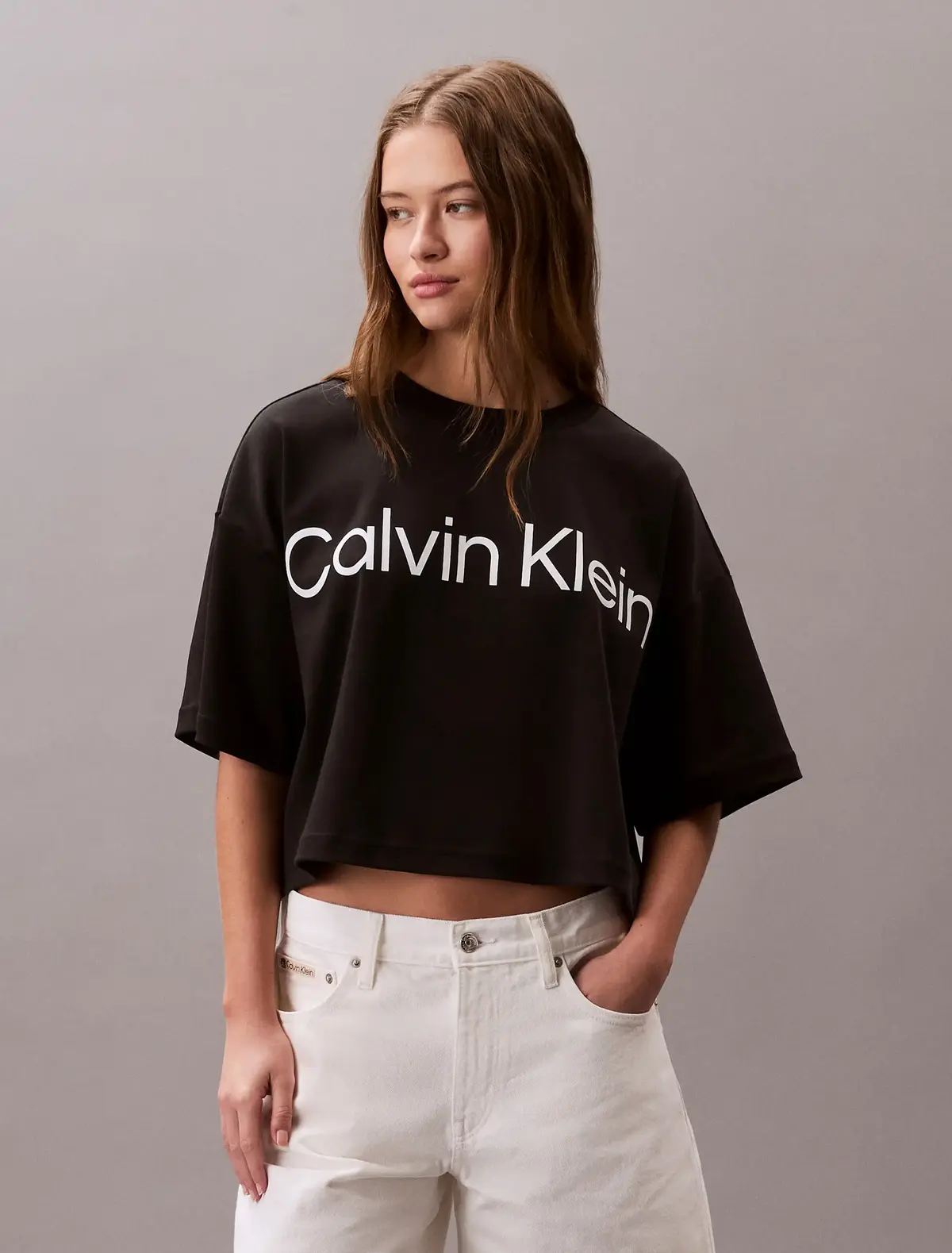 Calvin Klein A-SS Boxy Logo Graph, UB1 Siyah Kadın T-Shirt