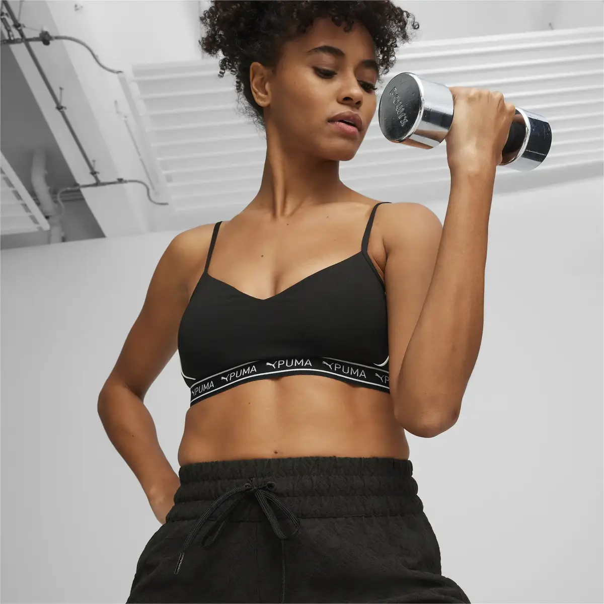 Puma MOVE STRONG BRA Siyah Kadın Sporcu Sütyeni