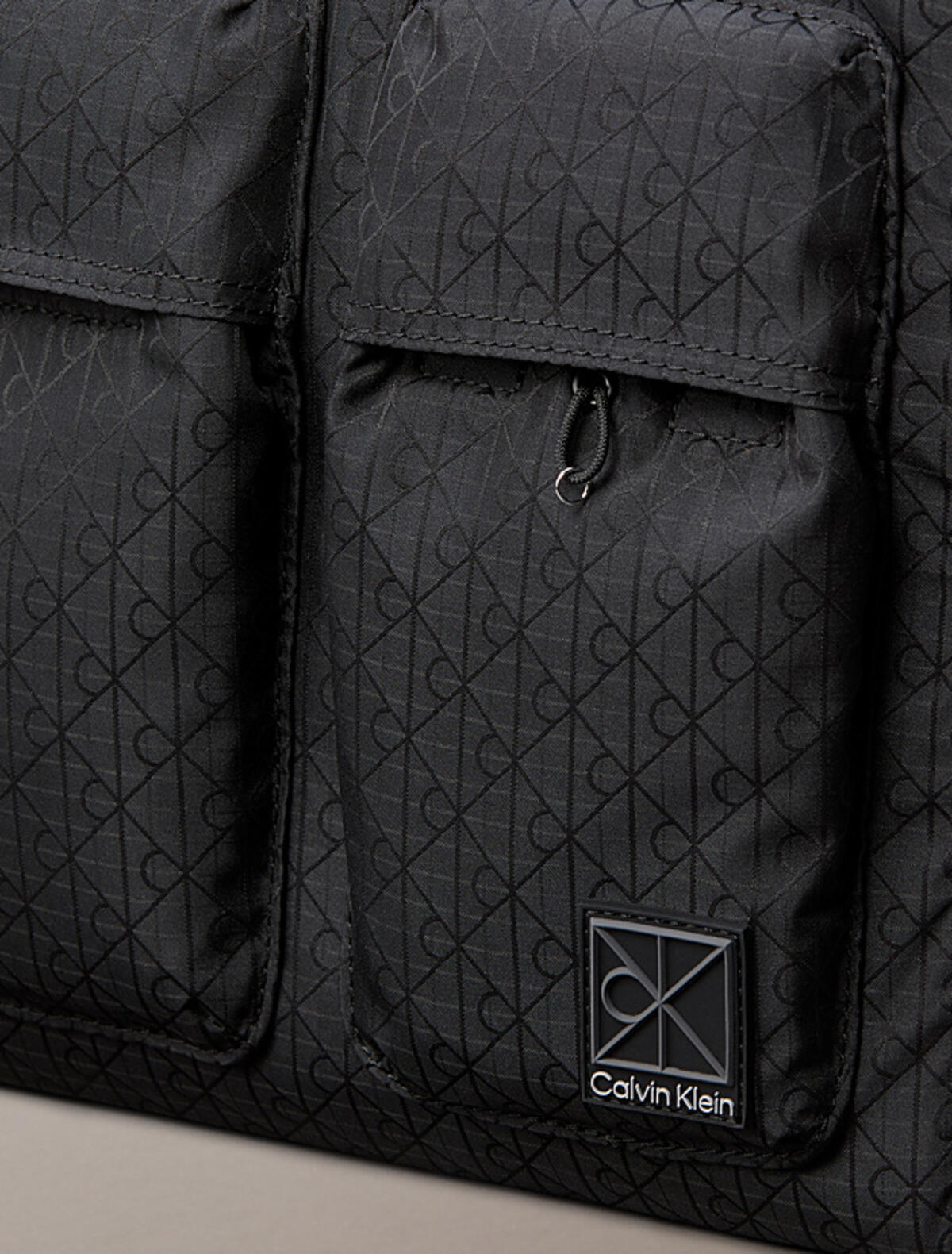 Calvin Klein UTILITY EMBLEM LAPTOP Siyah Jakarlı 14inç Laptop Kılıfı