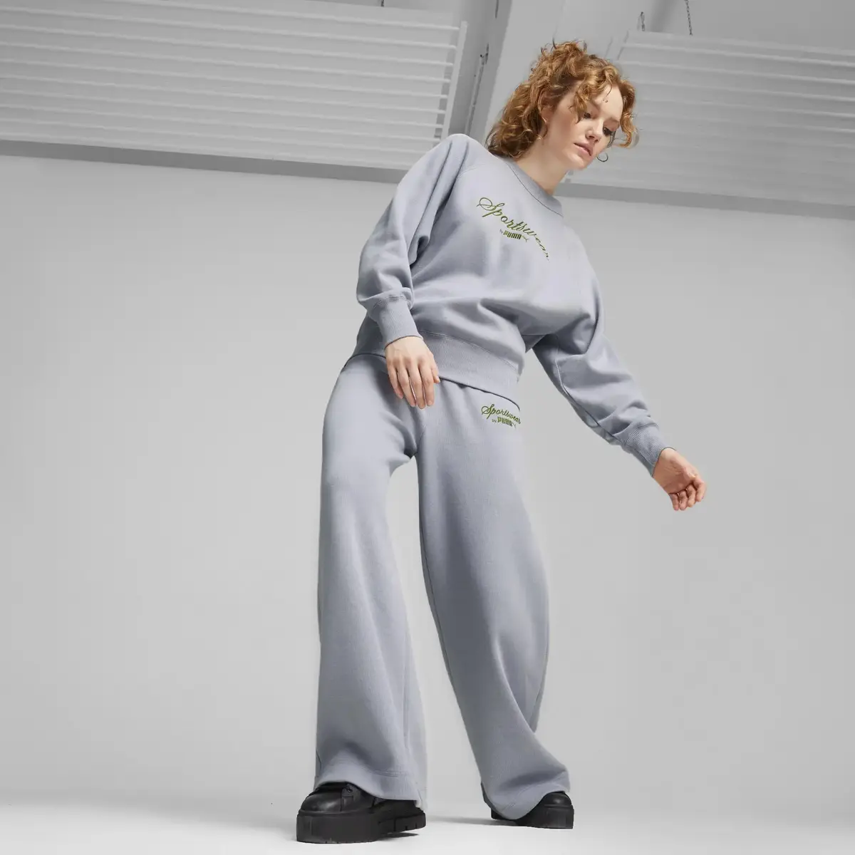 PUMA CLASSICS+ Relaxed Crew Gri Kadın Sweatshirt