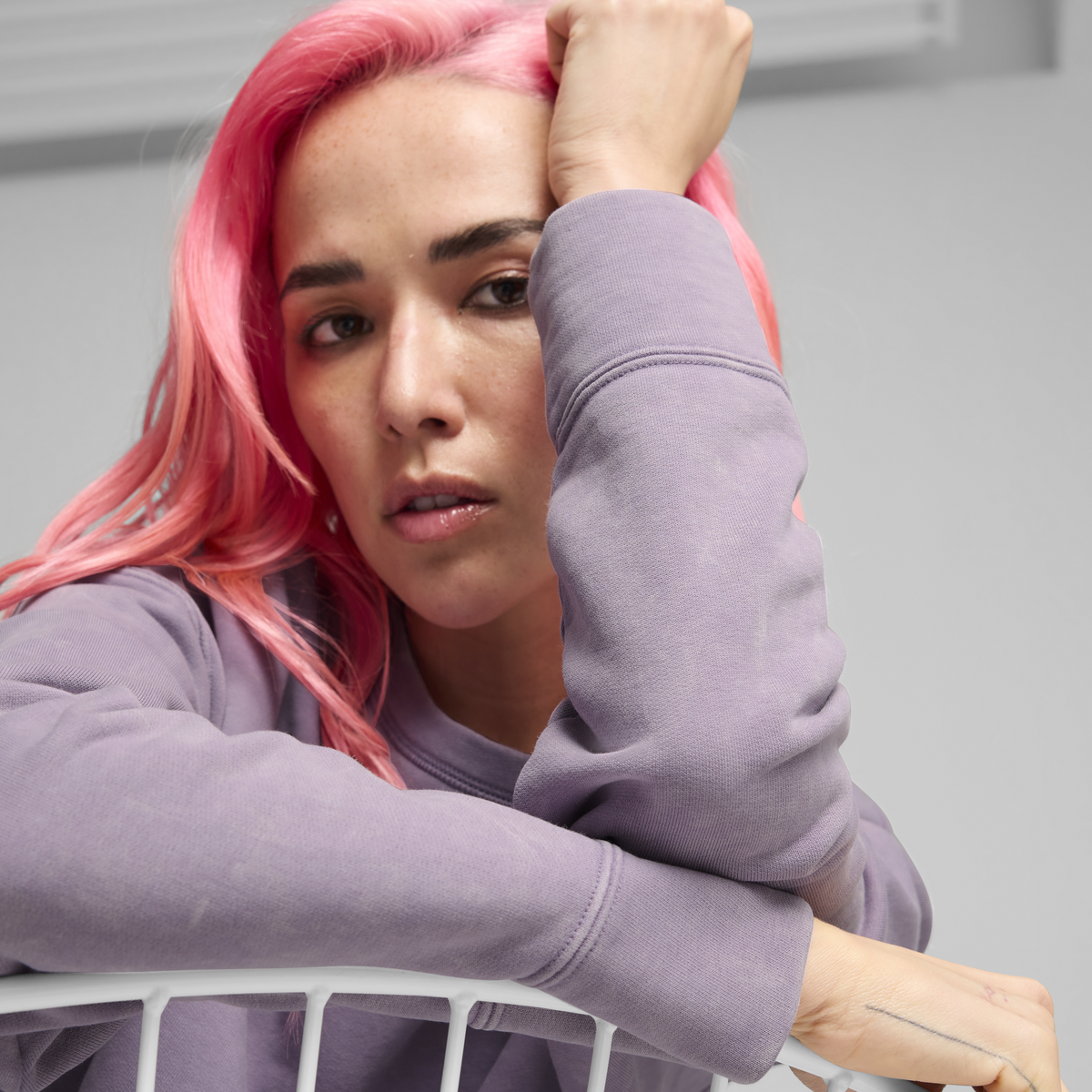 Puma DARE TO Relaxed Washed Crew Mor Kadın Sweatshirt