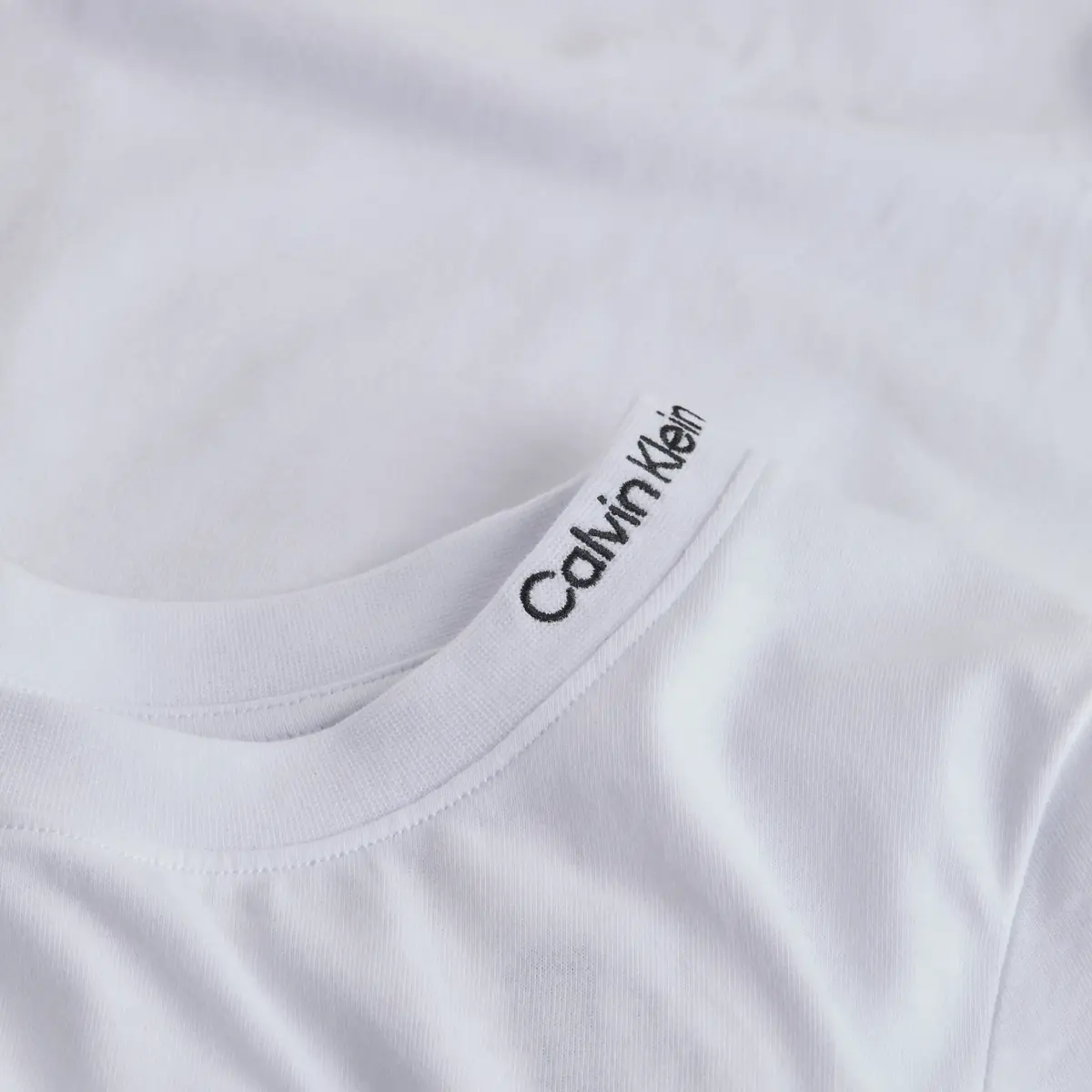 Calvin Klein LOGO NECKLINE T-SHIR, YAA Beyaz Kadın T-Shirt & Polo