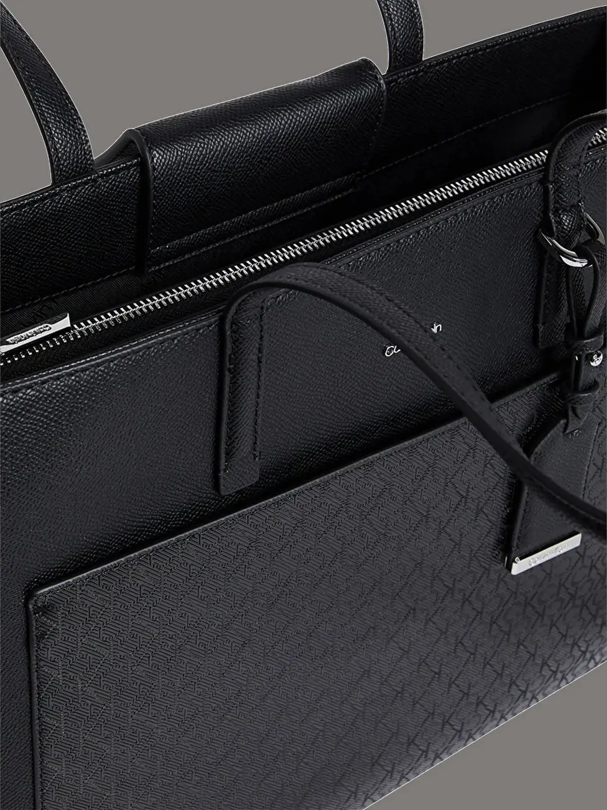 Calvin Klein CK MUST AOP MEDIUM SHOPPER W/POC Siyah Kadın El Çantası Calvin Klein CK MUST AOP MEDIUM SHOPPER W/POC Siyah Kadın El Çantası