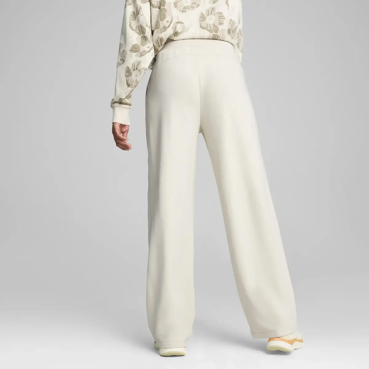 Puma ESS+ CLASS ACT Pants Kırık Beyaz Kadın Eşofman Altı