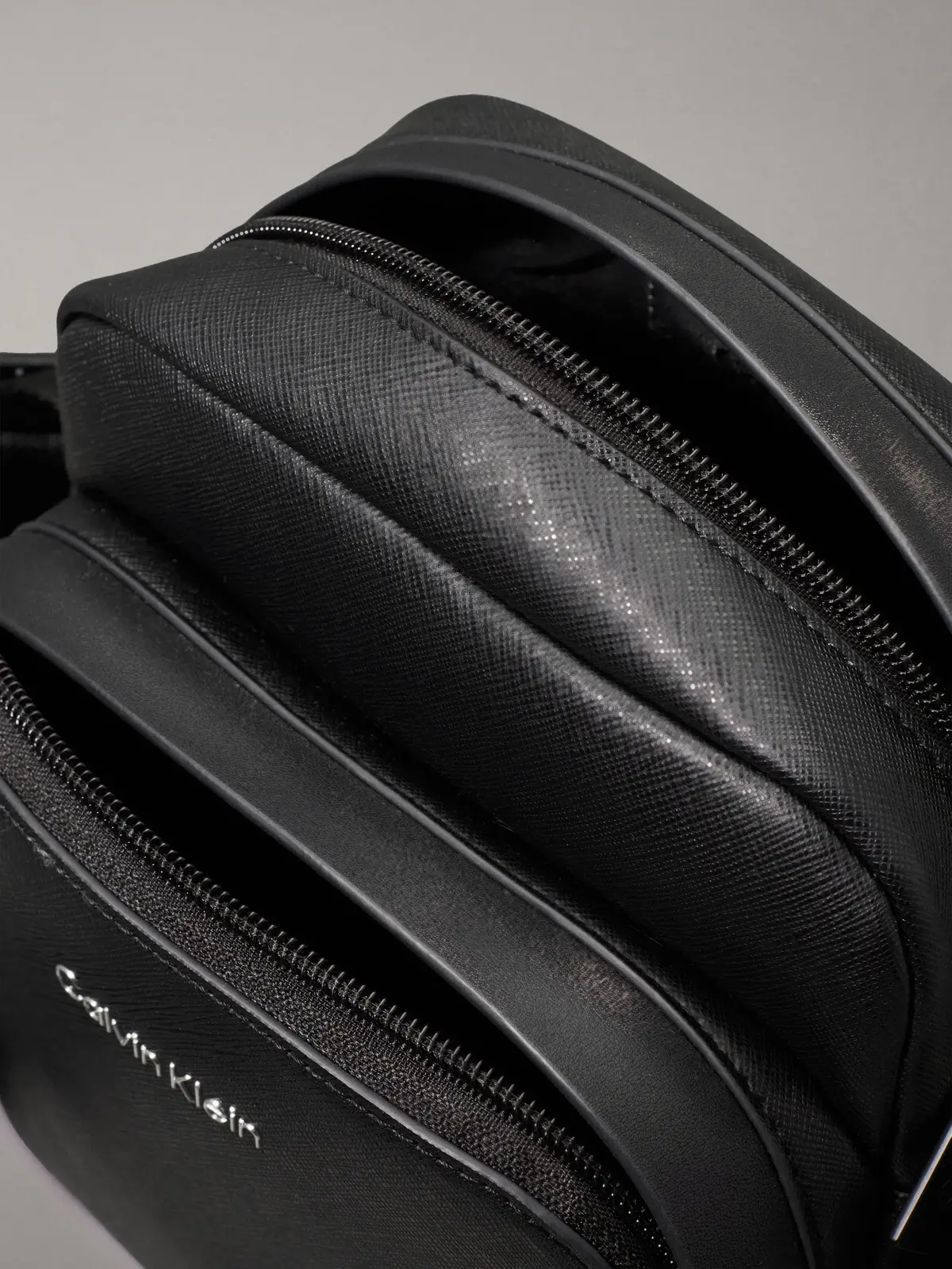 Calvin Klein CK MUST REPORTER S Erkek Siyah Omuz Çanta