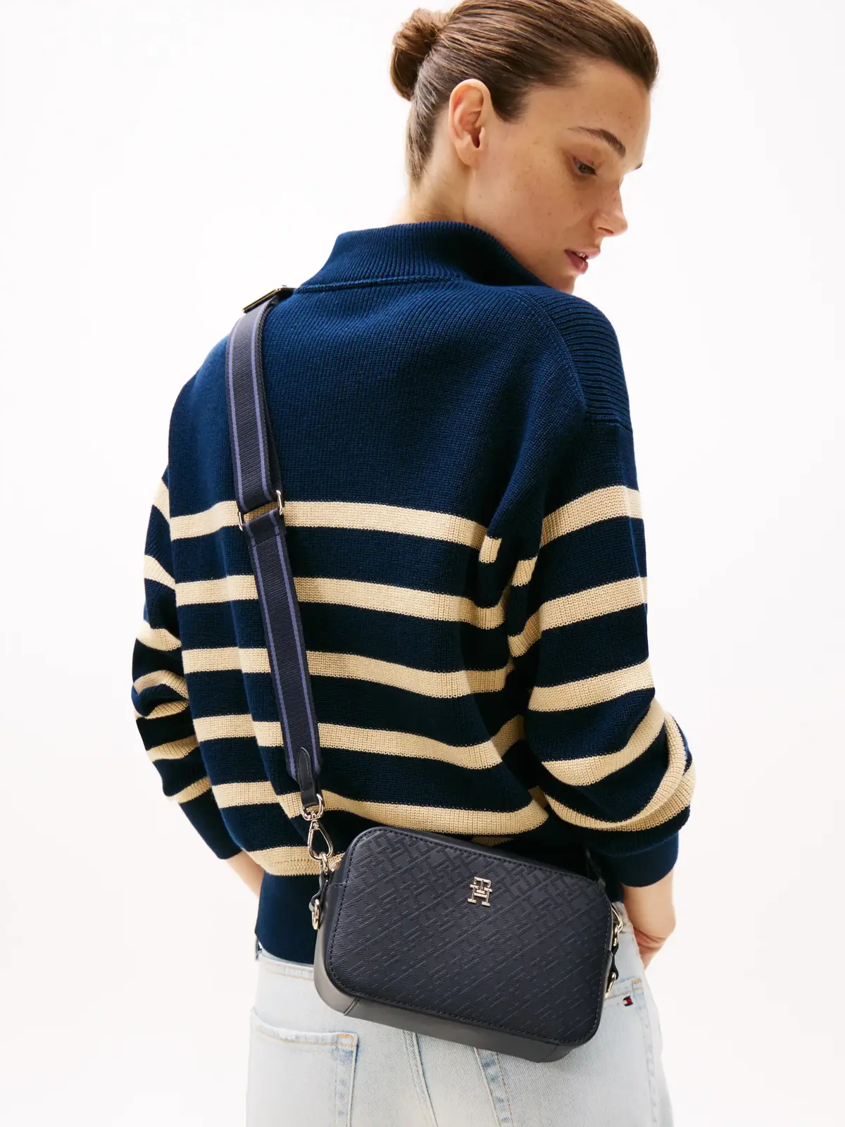 Tommy Hilfiger TH DISTINCT CAMERA B, DW6 Siyah Kadın Çanta & Cüzdan