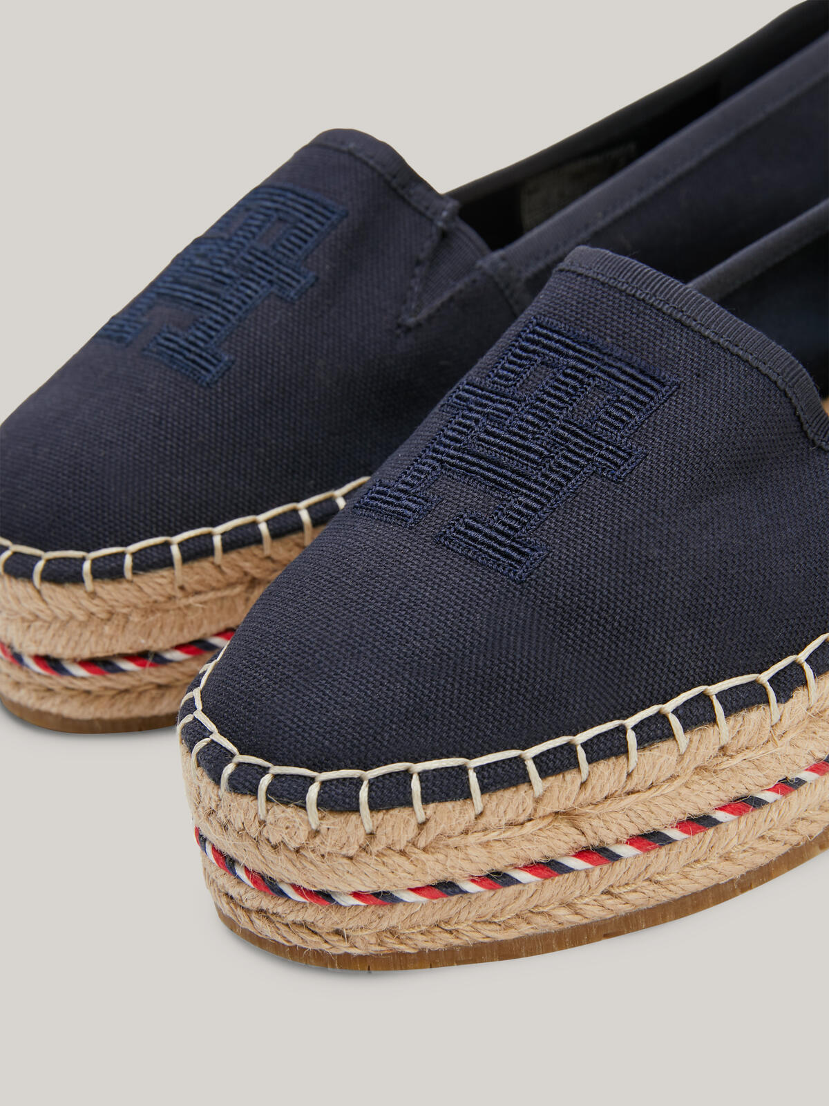 Tommy Hilfiger TH EMBROIDERED FLATF Kadın Siyah Ayakkabı