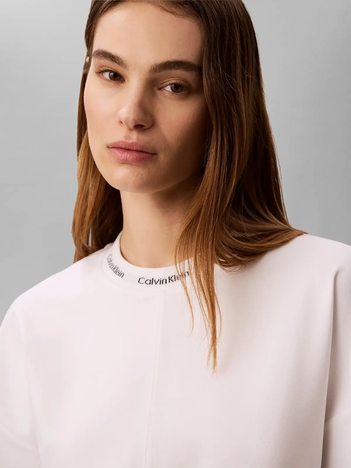 SS LOGO NECK DETAIL, YAF