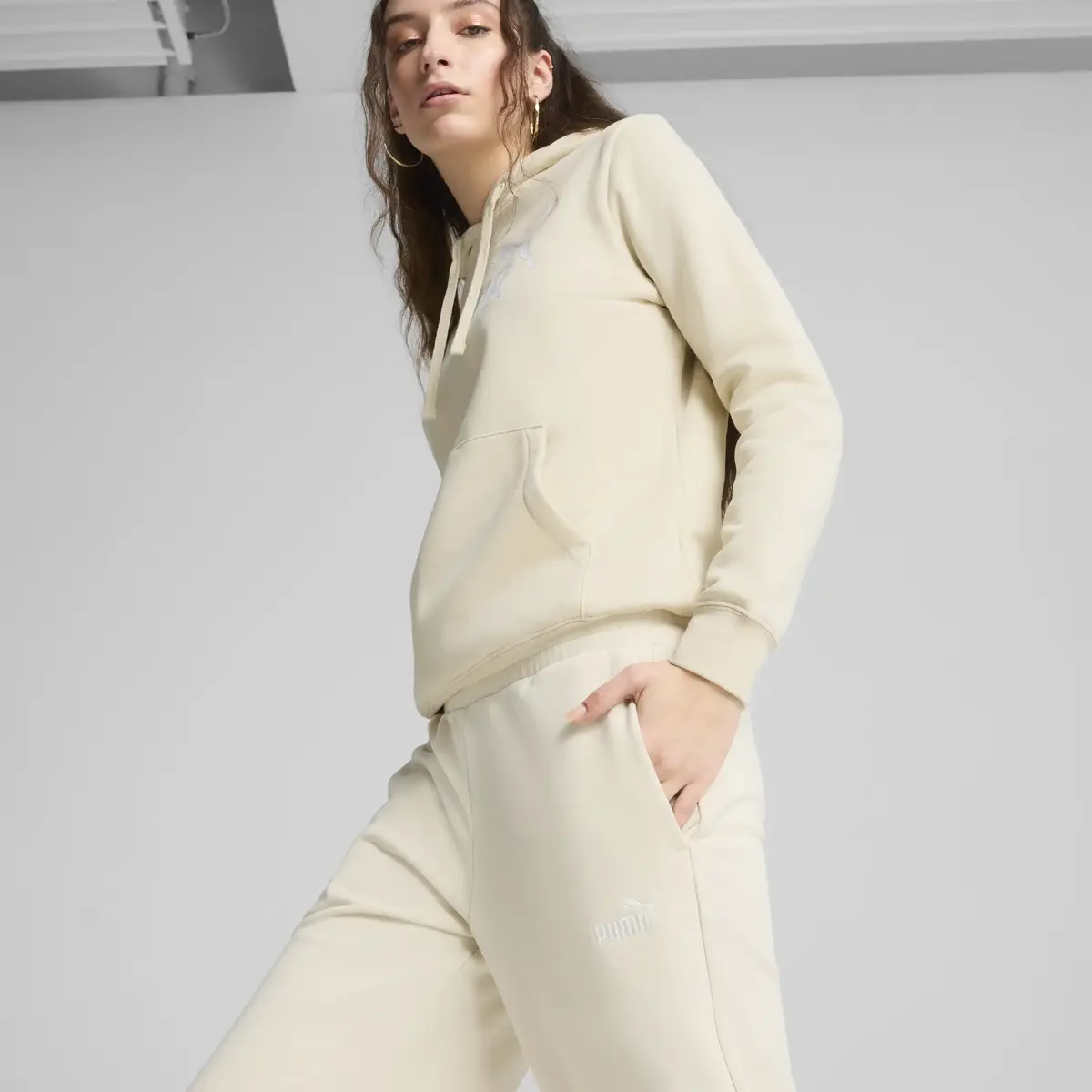 PUMA ESS No.1 Logo Straight Pants Kadın Bej Eşofman Alt