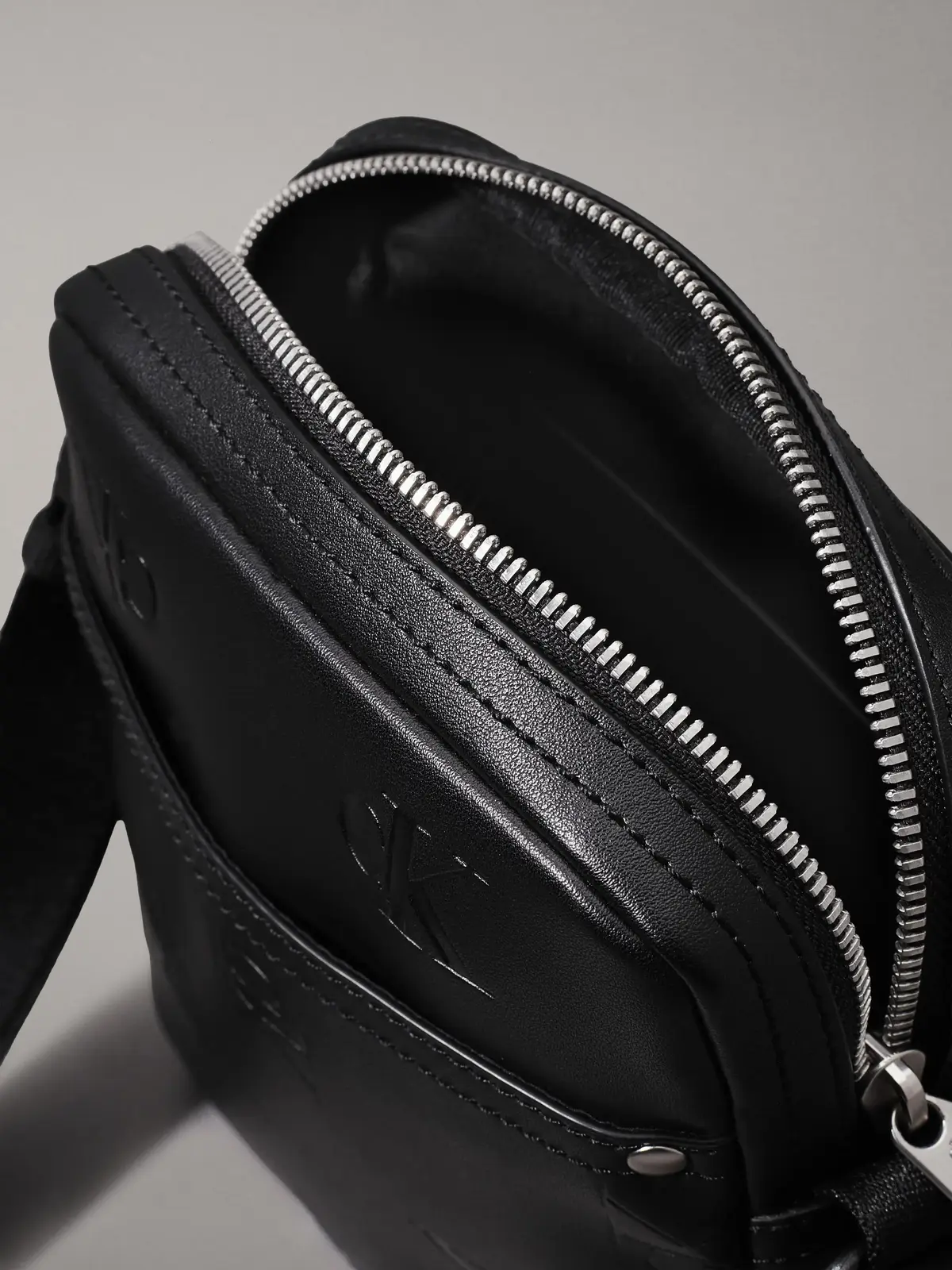 Calvin Klein MONOGRAM SOFT REPORT Erkek Siyah Omuz Çanta