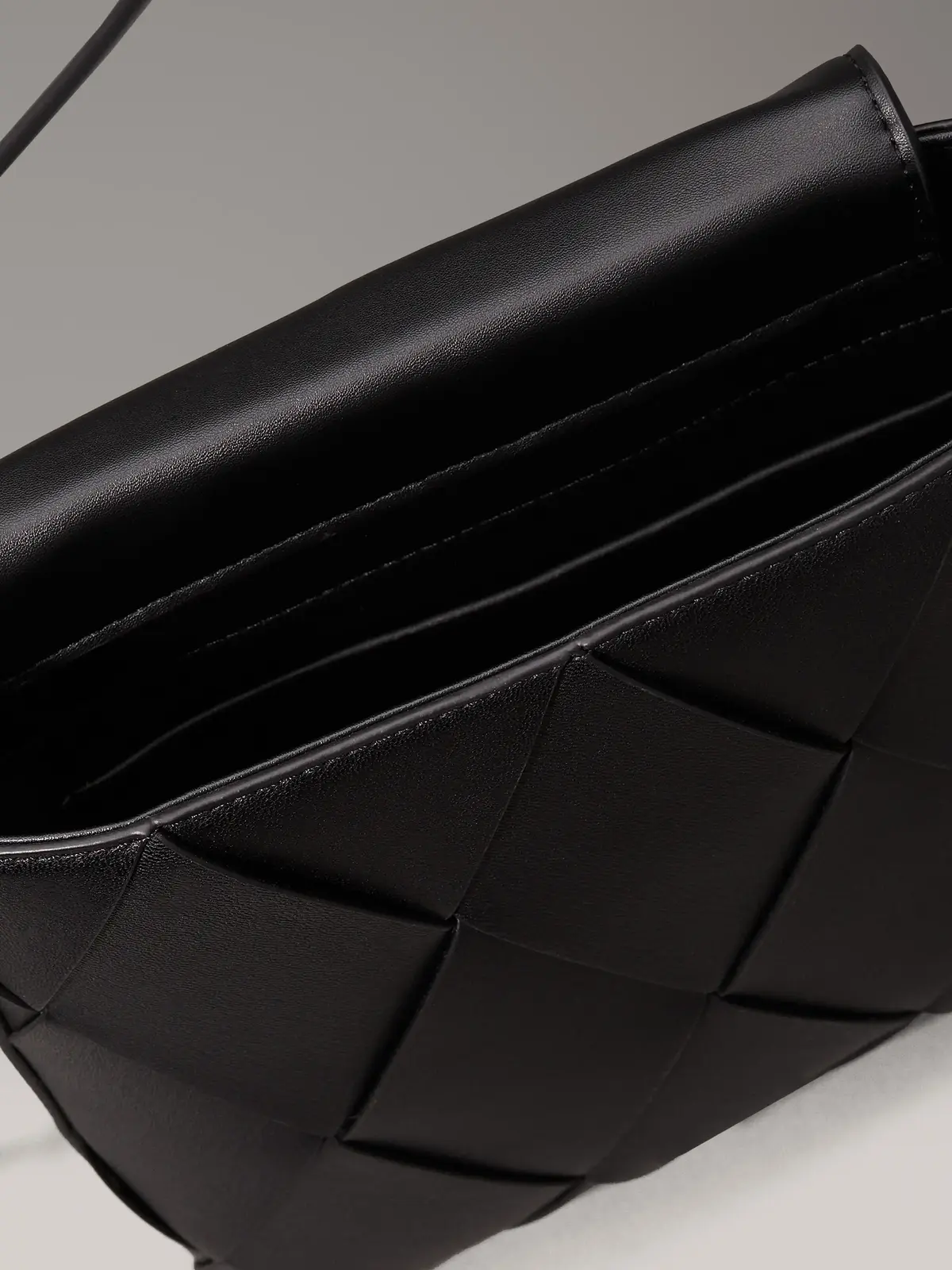 Calvin Klein CK WOVEN SQUARE CROS, BEH Siyah Kadın Çanta