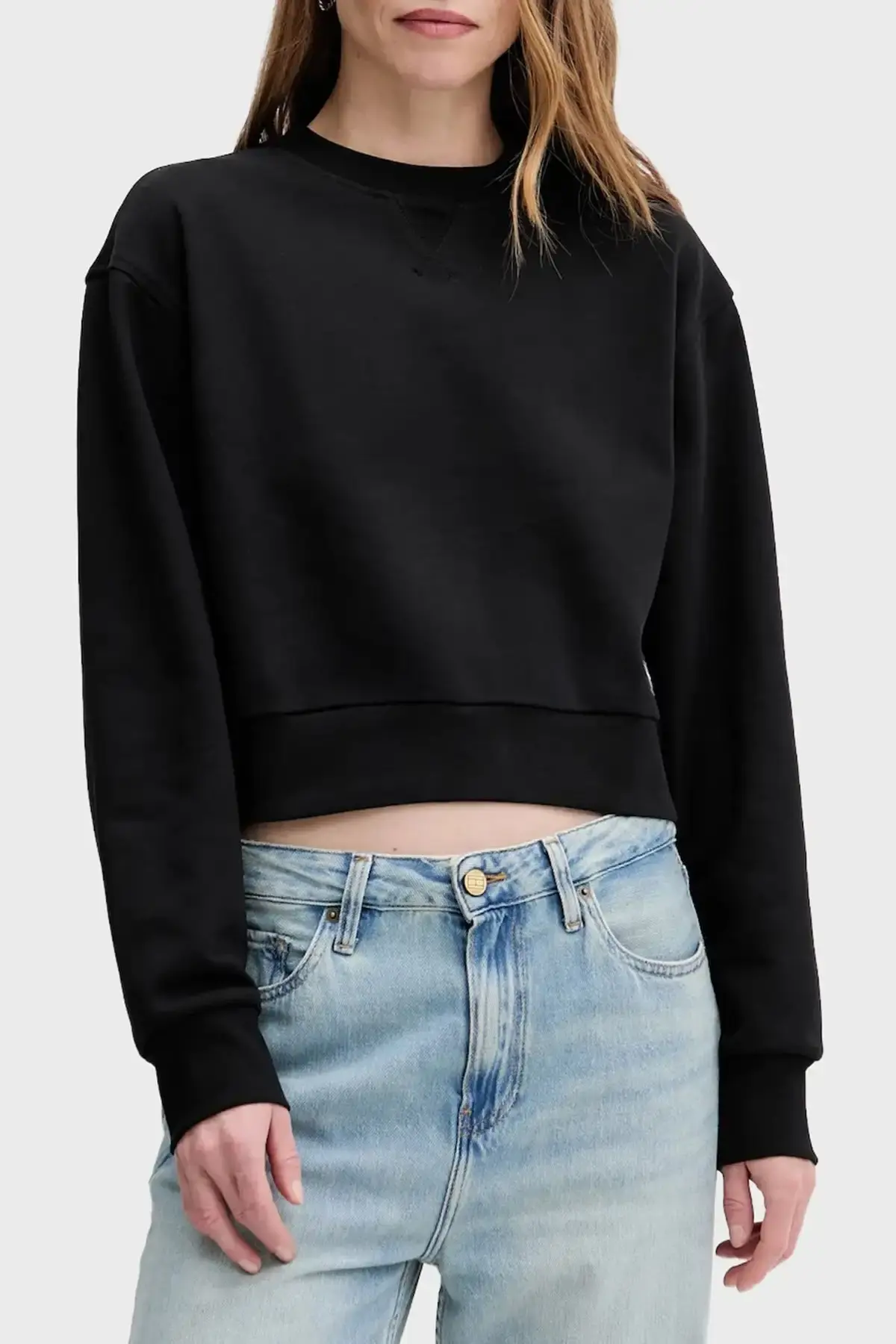 Calvin Klein A - CROPPED BADGE LOGO SWEATSHIR Siyah Kadın Sweatshirt Calvin Klein A - CROPPED BADGE LOGO SWEATSHIR Siyah Kadın Sweatshirt